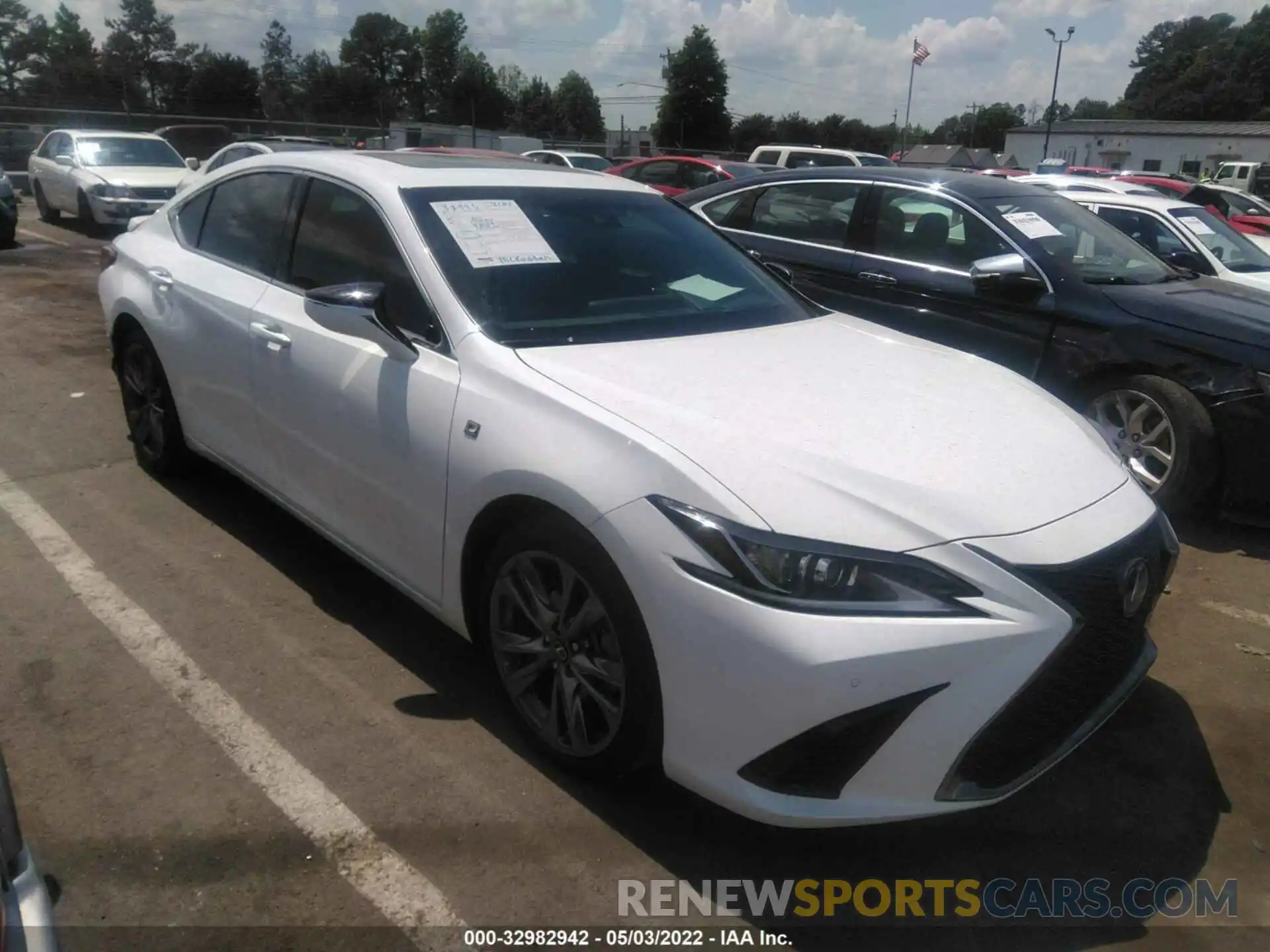 1 Photograph of a damaged car 58ABZ1B19KU013257 LEXUS ES 2019