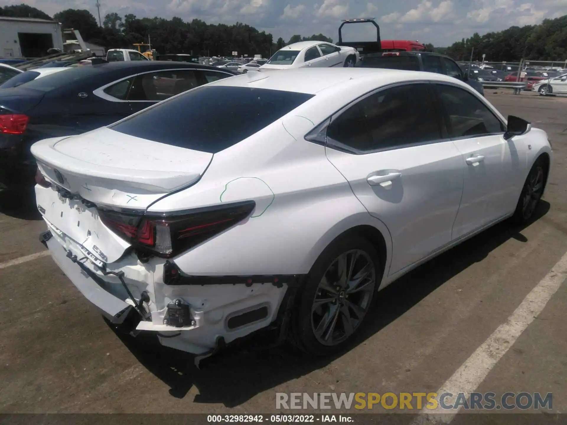 4 Photograph of a damaged car 58ABZ1B19KU013257 LEXUS ES 2019