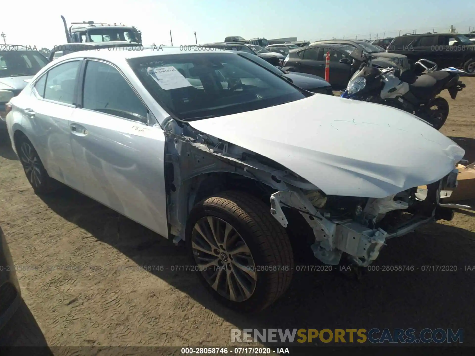 1 Photograph of a damaged car 58ABZ1B19KU015588 LEXUS ES 2019