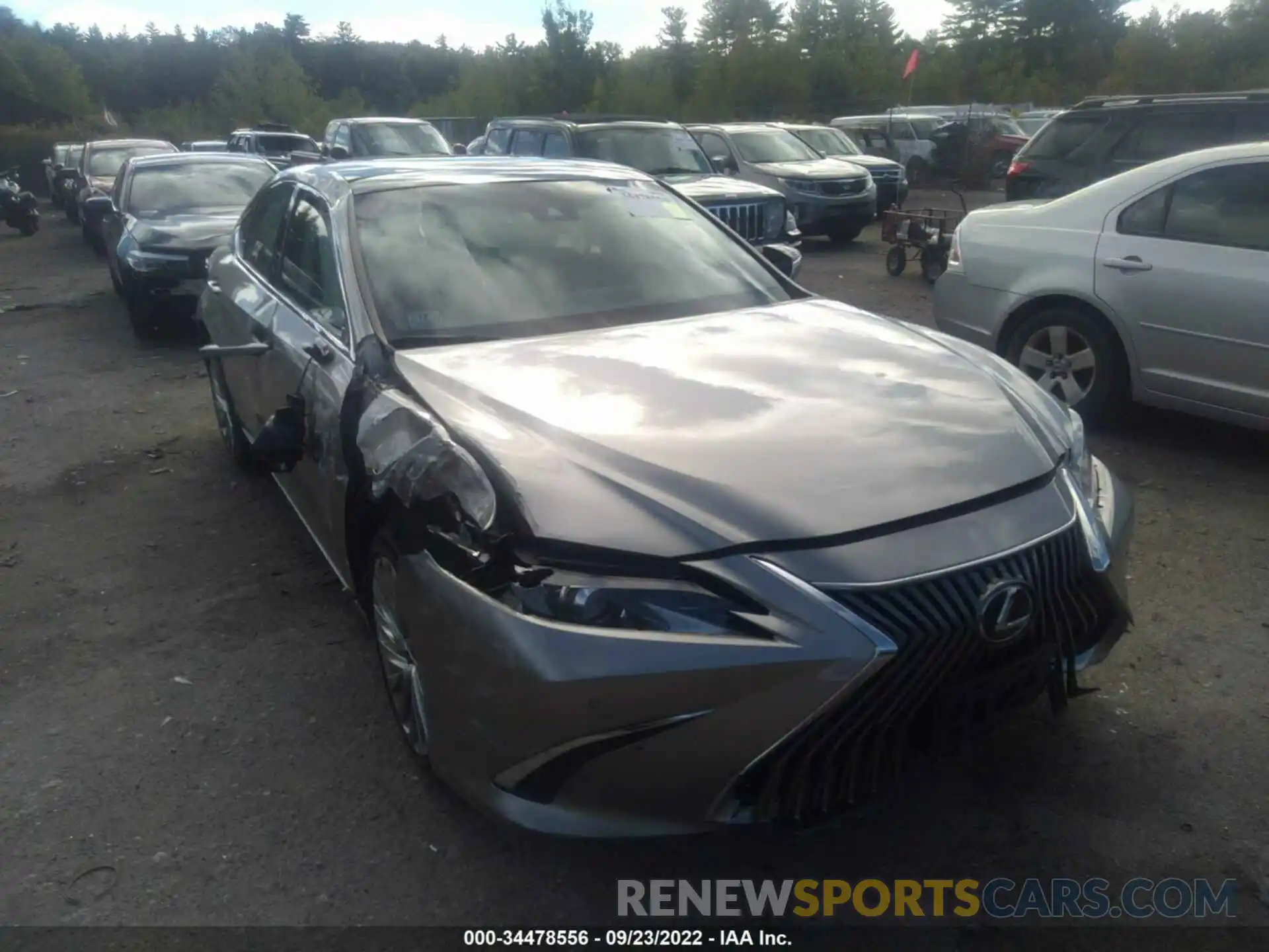 1 Photograph of a damaged car 58ABZ1B19KU016045 LEXUS ES 2019