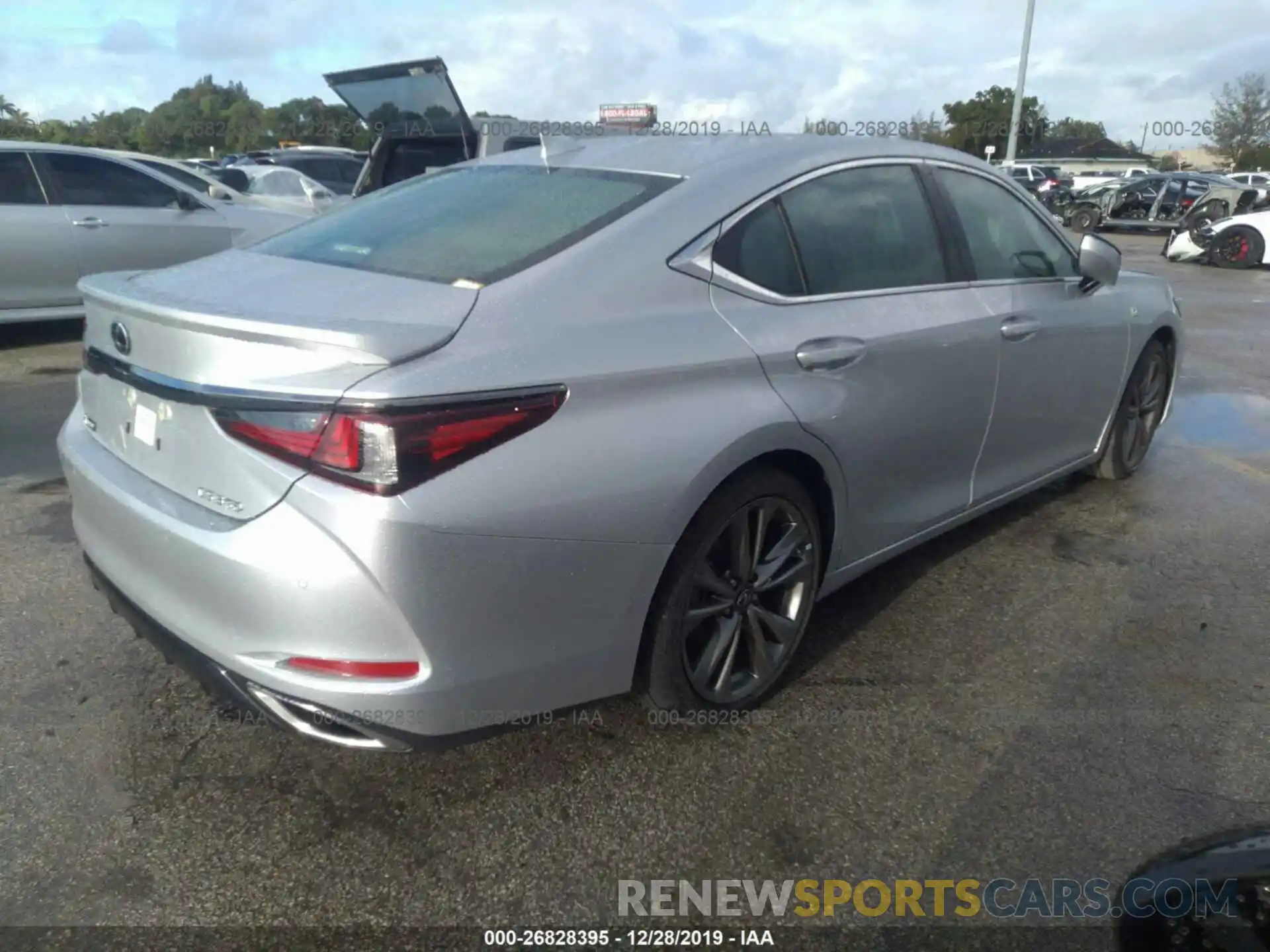 4 Photograph of a damaged car 58ABZ1B19KU017406 LEXUS ES 2019