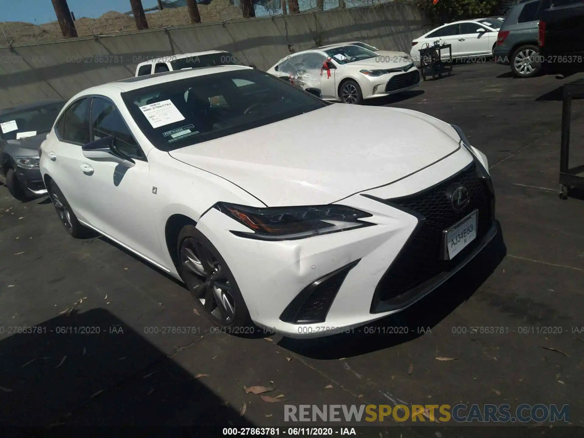 1 Photograph of a damaged car 58ABZ1B19KU021505 LEXUS ES 2019