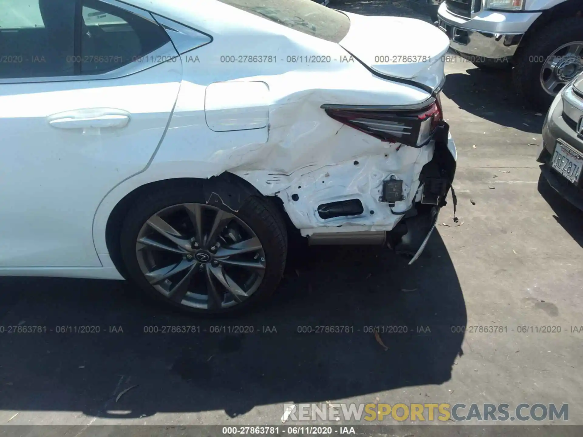 6 Photograph of a damaged car 58ABZ1B19KU021505 LEXUS ES 2019