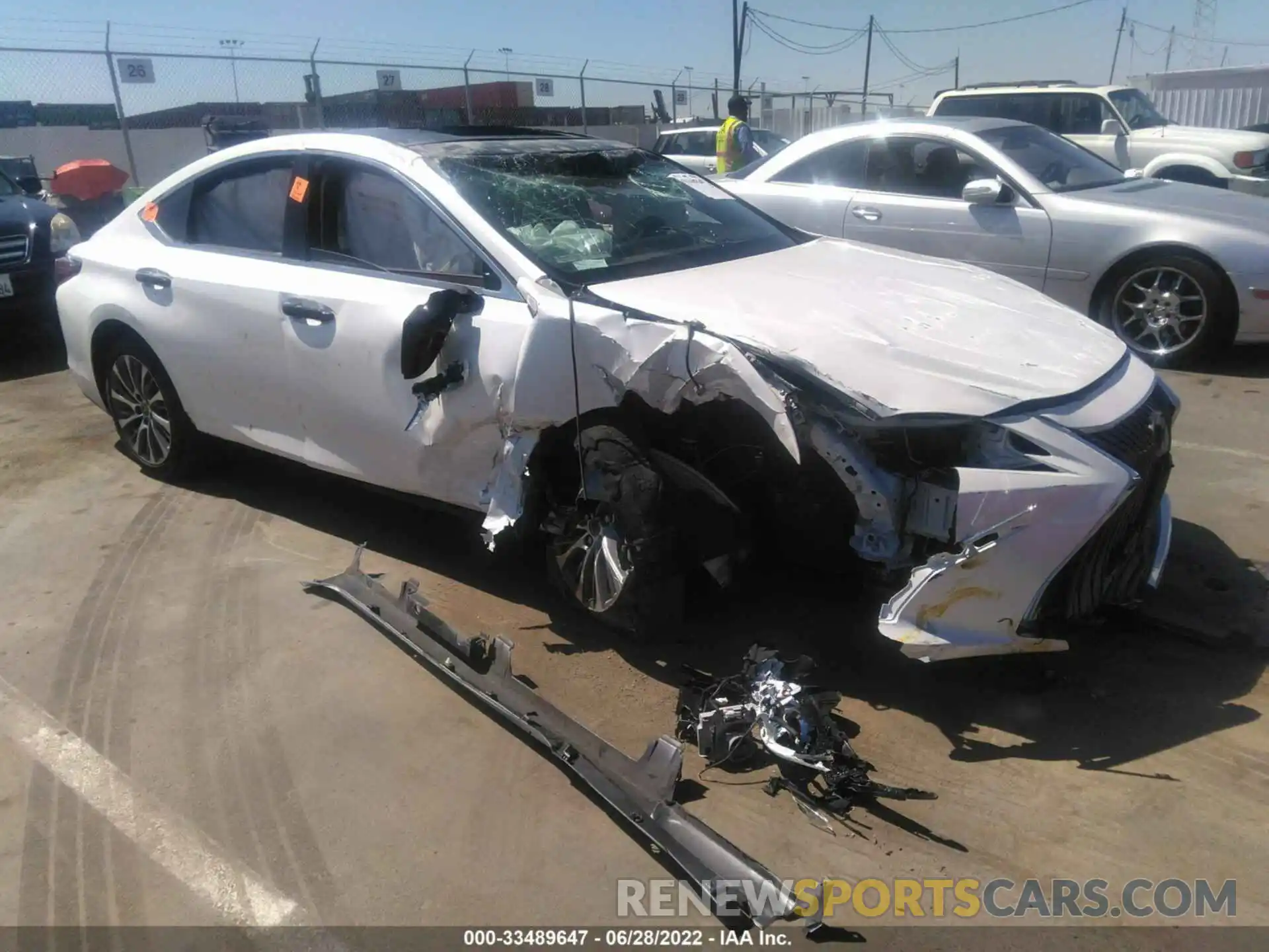 1 Photograph of a damaged car 58ABZ1B19KU033833 LEXUS ES 2019