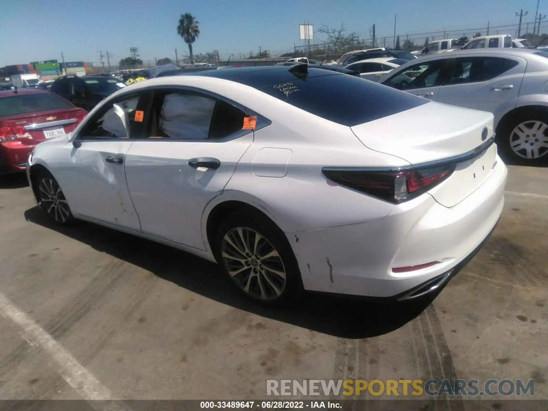 3 Photograph of a damaged car 58ABZ1B19KU033833 LEXUS ES 2019