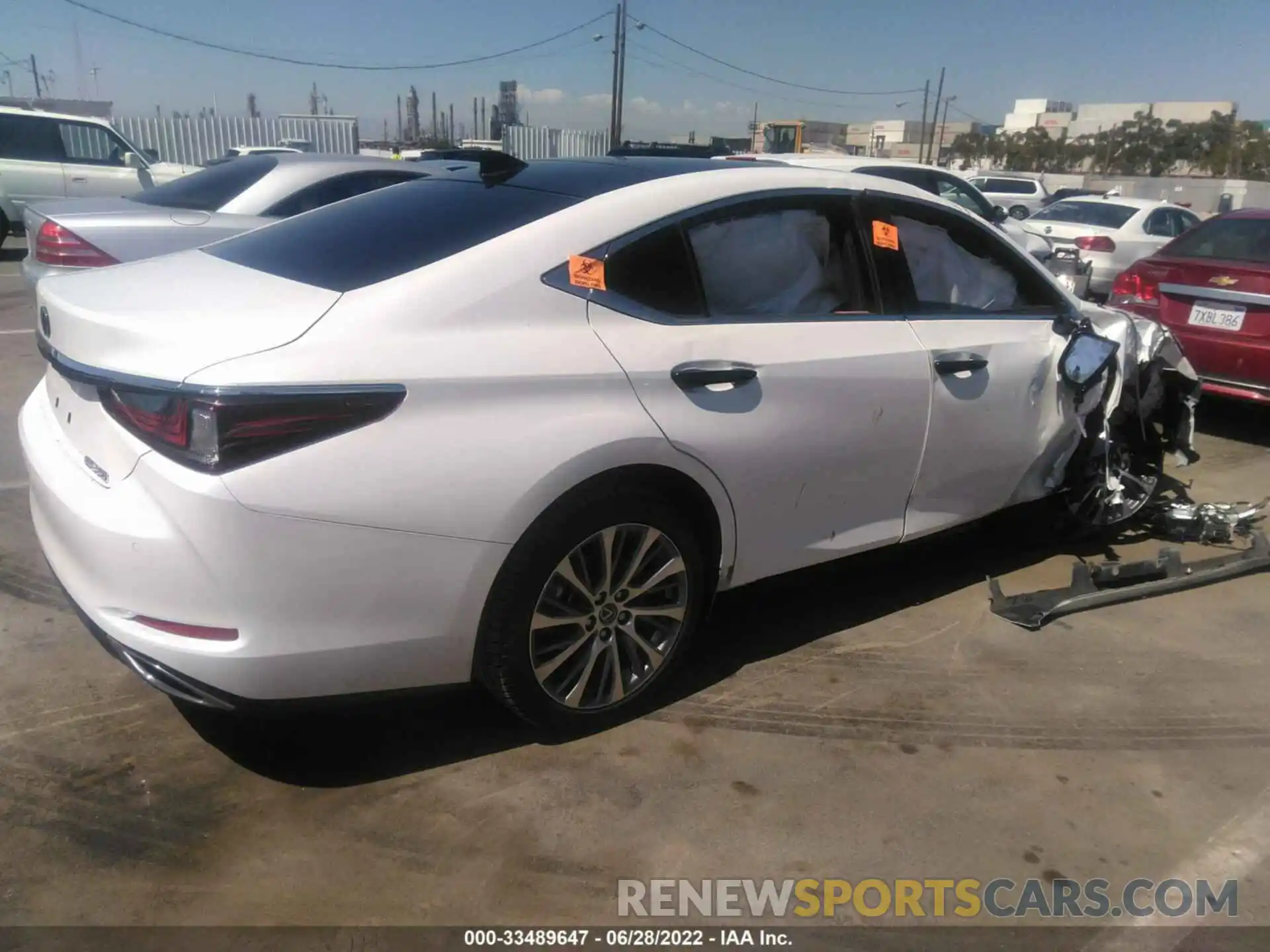 4 Photograph of a damaged car 58ABZ1B19KU033833 LEXUS ES 2019