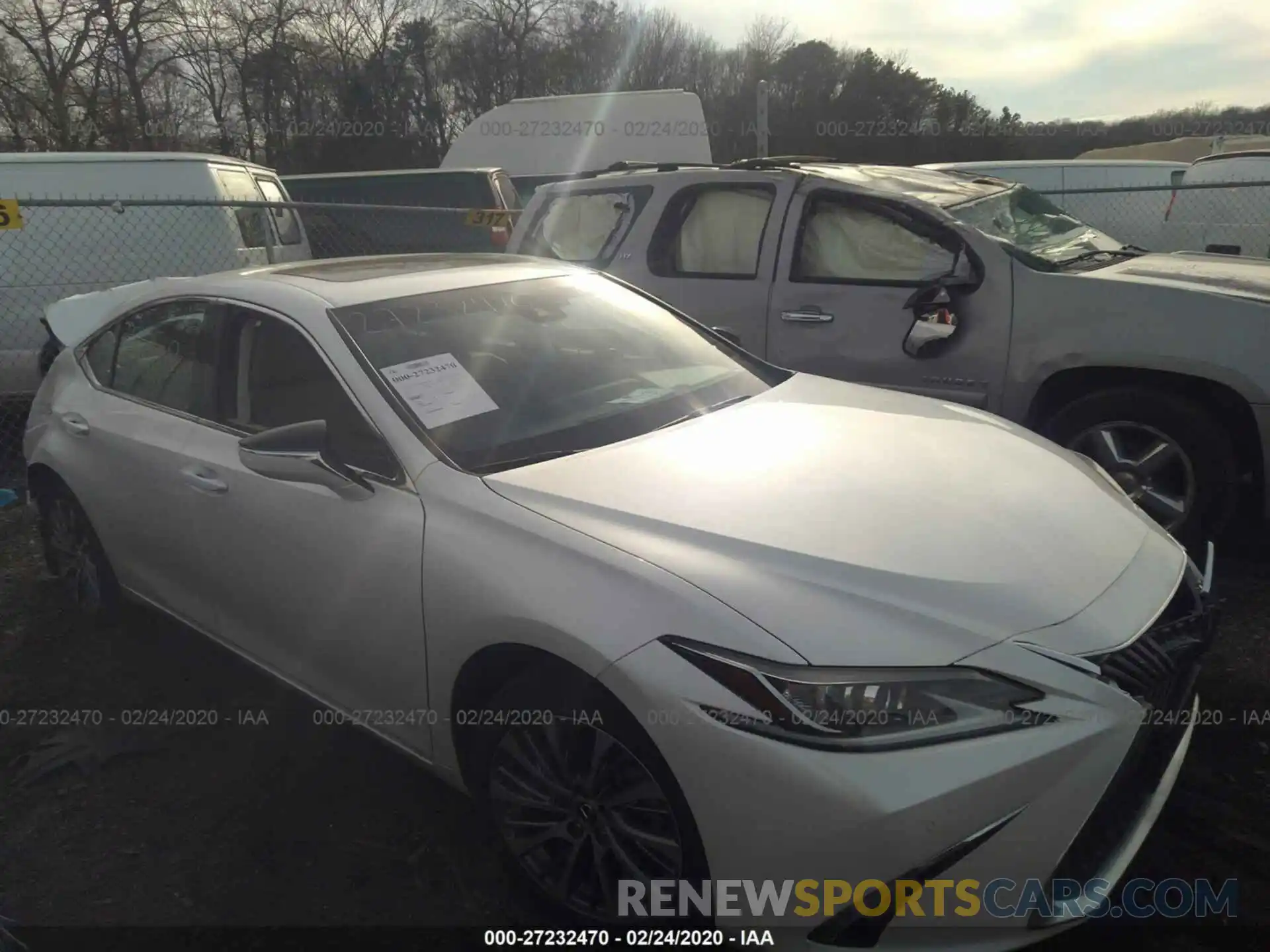 1 Photograph of a damaged car 58ABZ1B19KU033945 LEXUS ES 2019