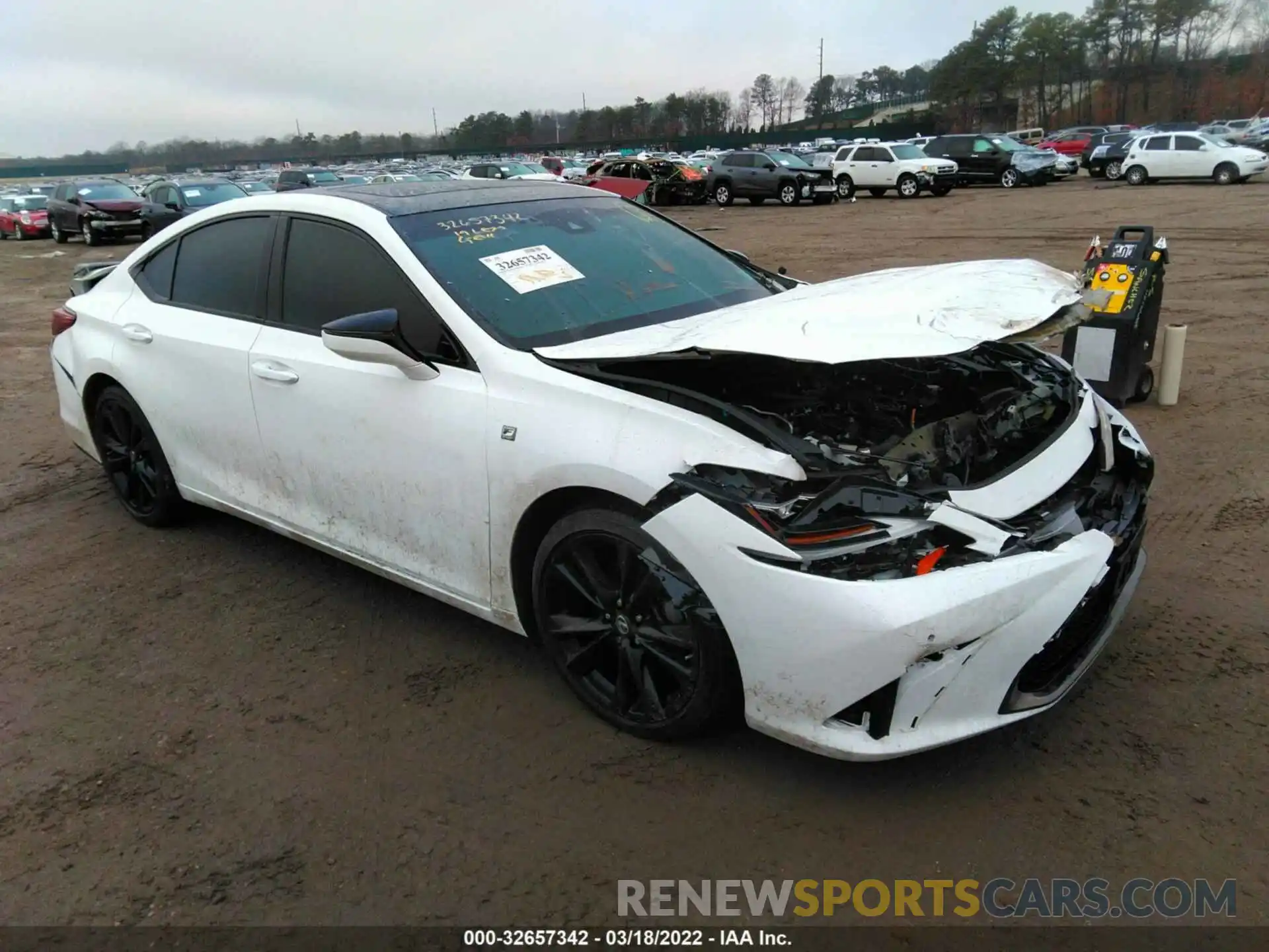 1 Photograph of a damaged car 58ABZ1B19KU036683 LEXUS ES 2019