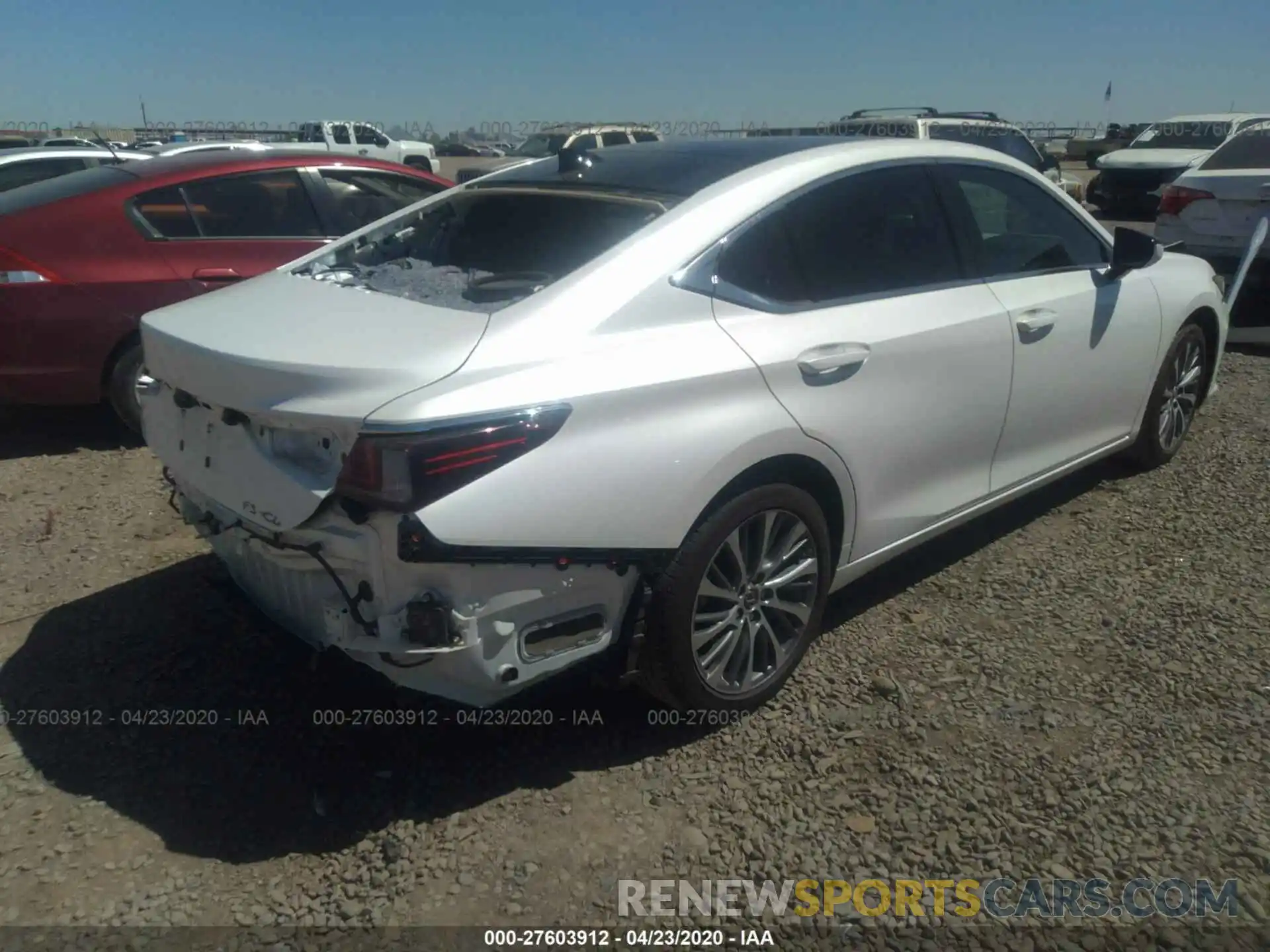 4 Photograph of a damaged car 58ABZ1B19KU038174 LEXUS ES 2019