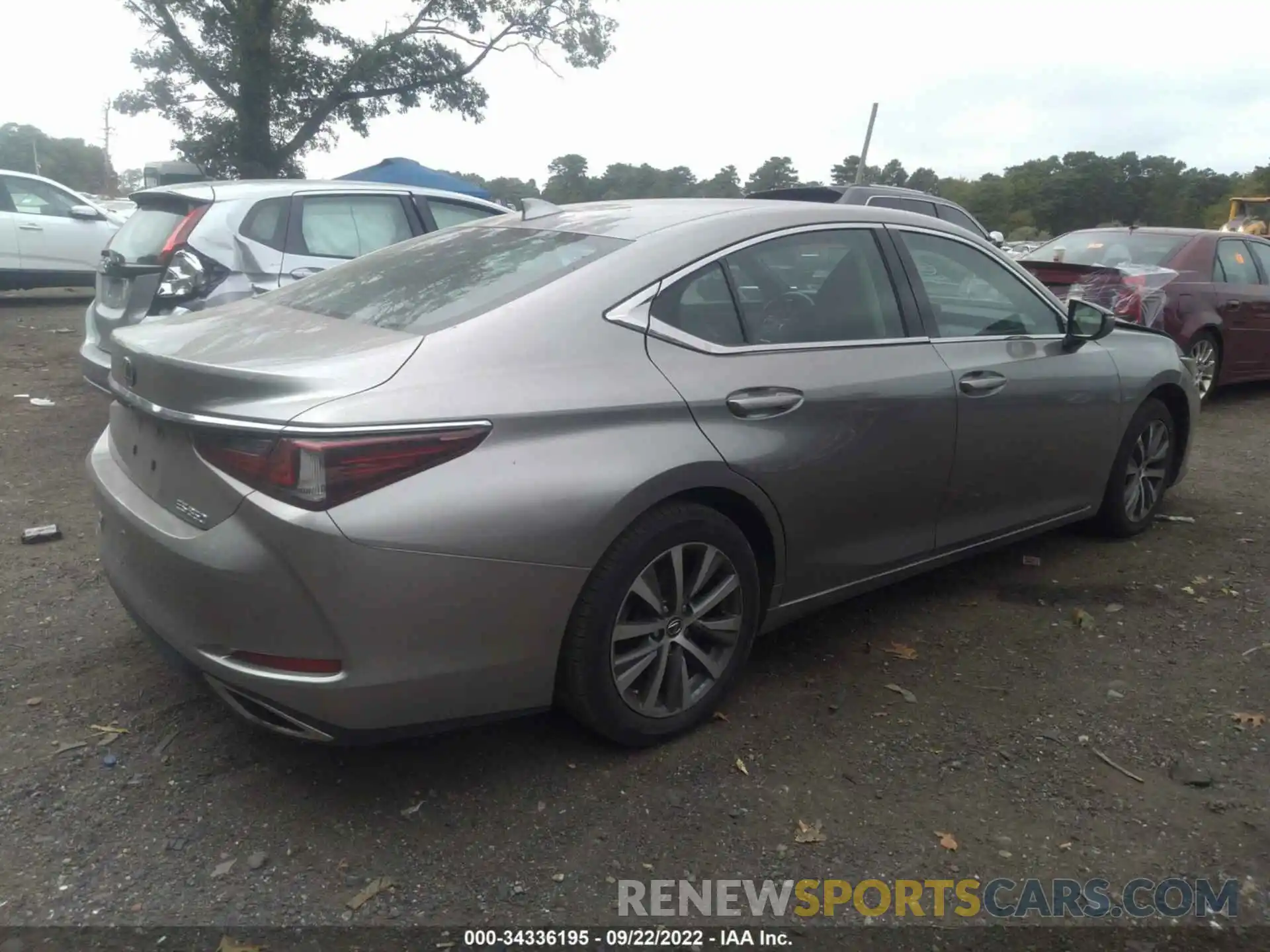 4 Photograph of a damaged car 58ABZ1B19KU042046 LEXUS ES 2019