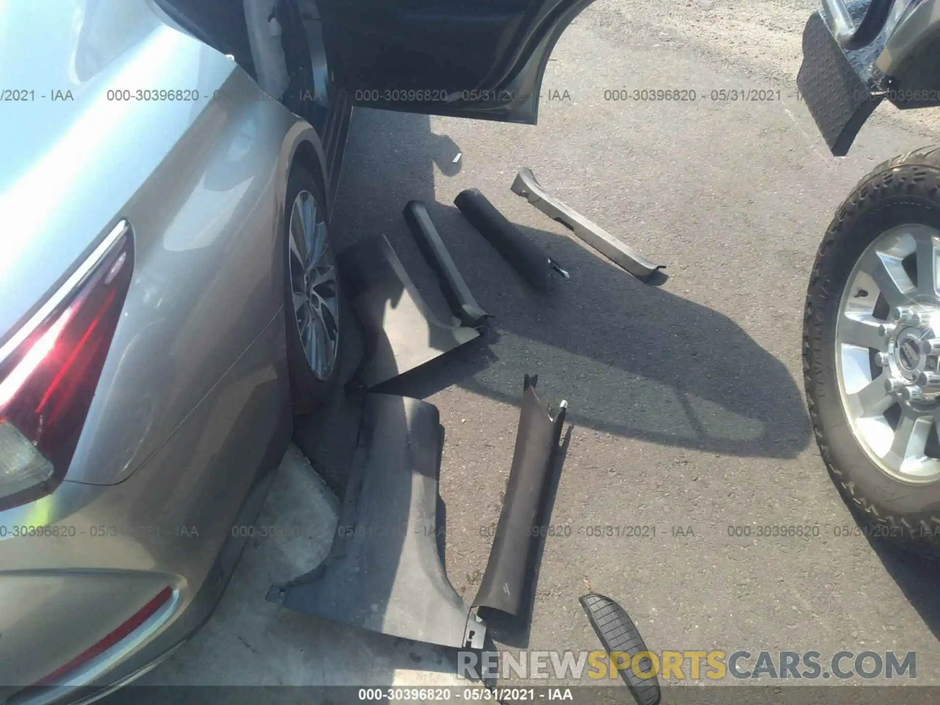 12 Photograph of a damaged car 58ABZ1B19KU048798 LEXUS ES 2019