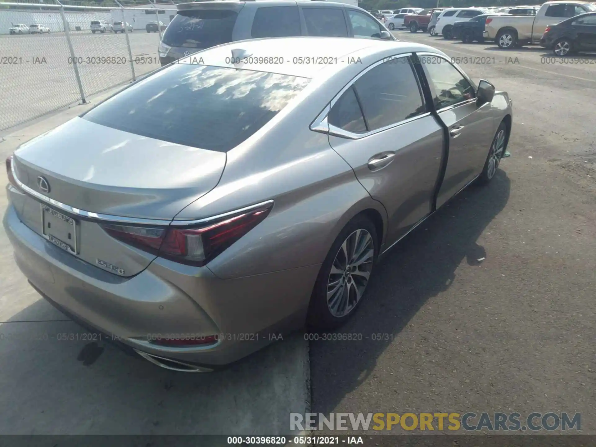 4 Photograph of a damaged car 58ABZ1B19KU048798 LEXUS ES 2019