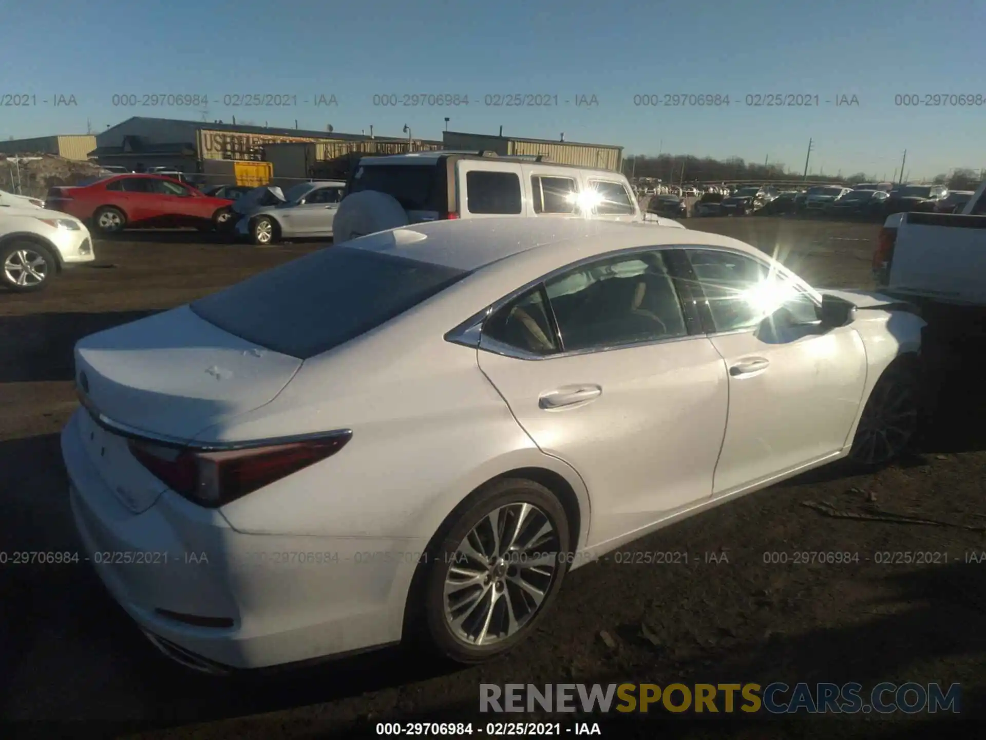 4 Photograph of a damaged car 58ABZ1B1XKU013137 LEXUS ES 2019