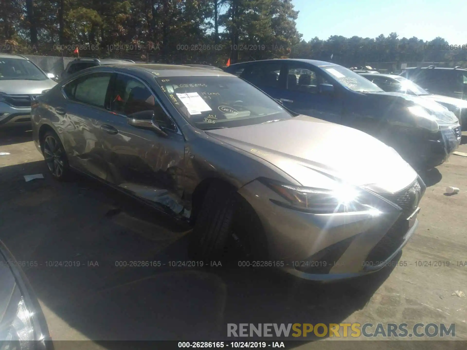 1 Photograph of a damaged car 58ABZ1B1XKU032819 LEXUS ES 2019