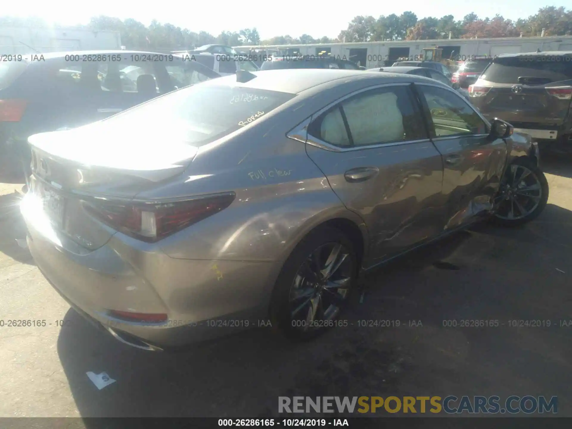 4 Photograph of a damaged car 58ABZ1B1XKU032819 LEXUS ES 2019