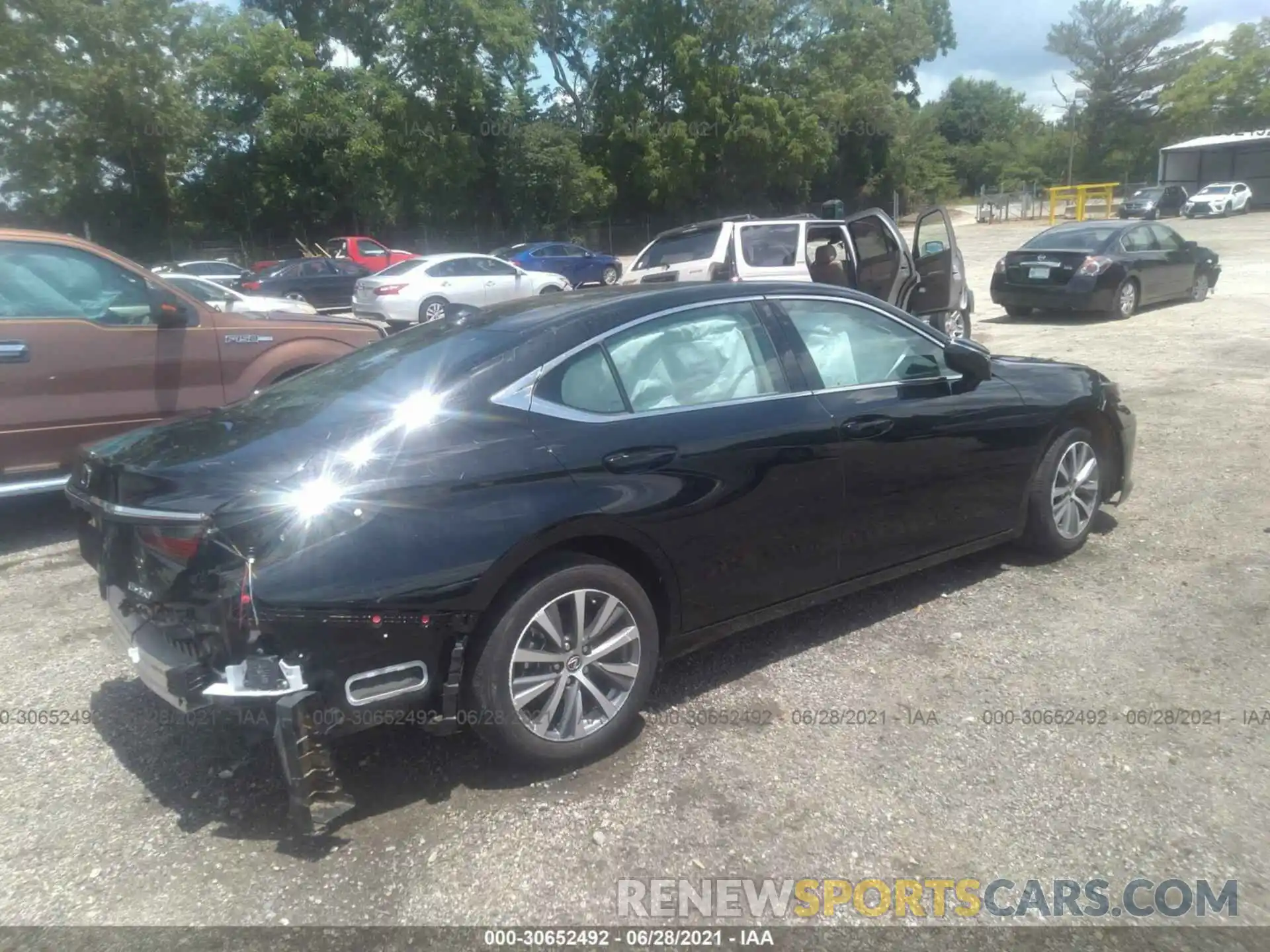 4 Photograph of a damaged car 58ABZ1B1XKU033114 LEXUS ES 2019