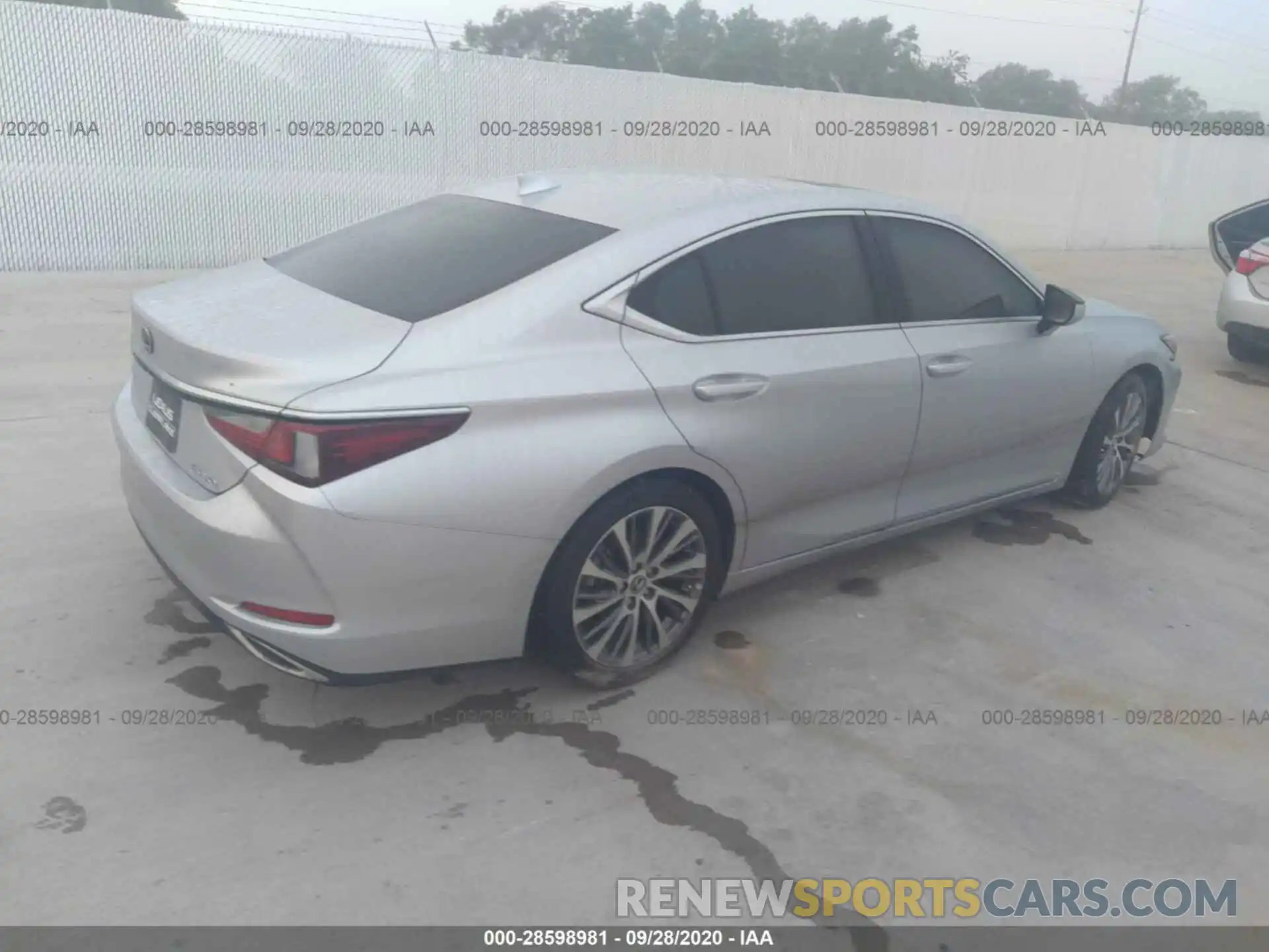 4 Photograph of a damaged car 58ABZ1B1XKU037213 LEXUS ES 2019