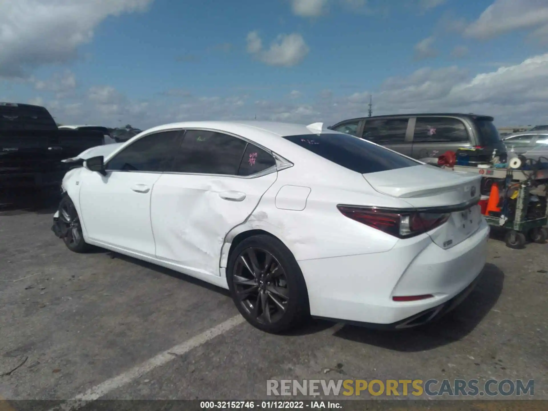 3 Photograph of a damaged car 58ABZ1B1XKU037468 LEXUS ES 2019