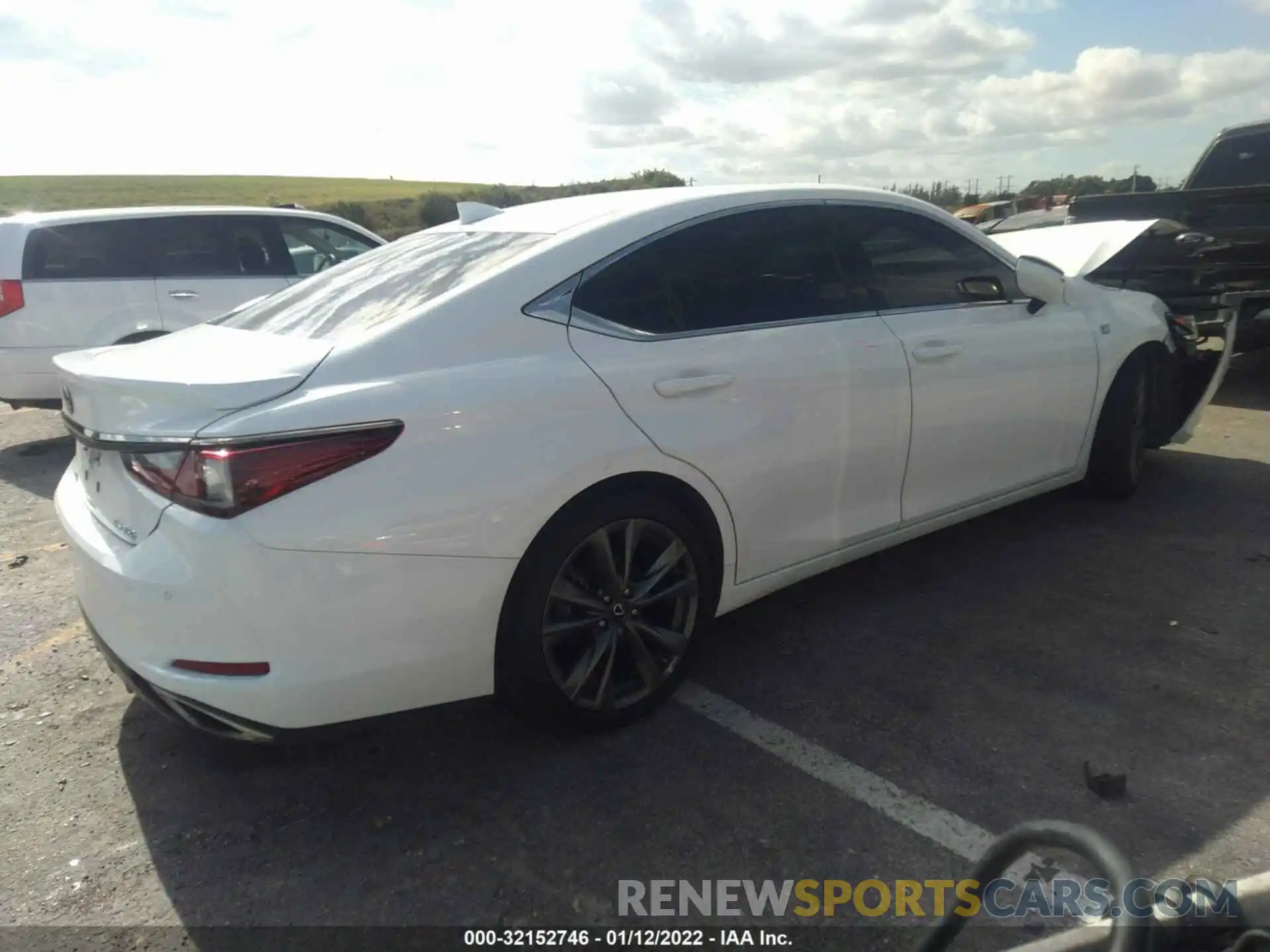 4 Photograph of a damaged car 58ABZ1B1XKU037468 LEXUS ES 2019