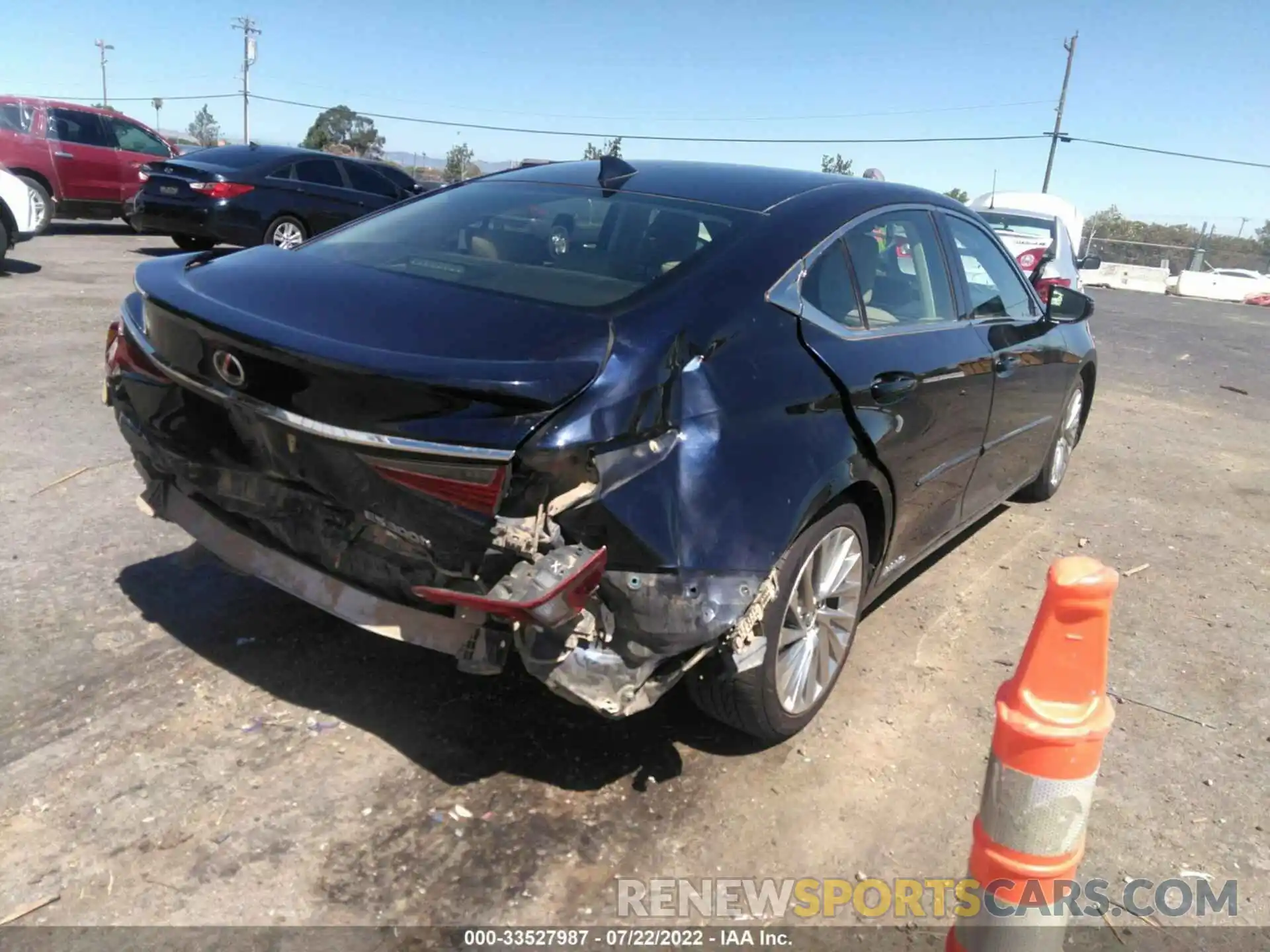 4 Photograph of a damaged car JTHB21B11K2019452 LEXUS ES 2019