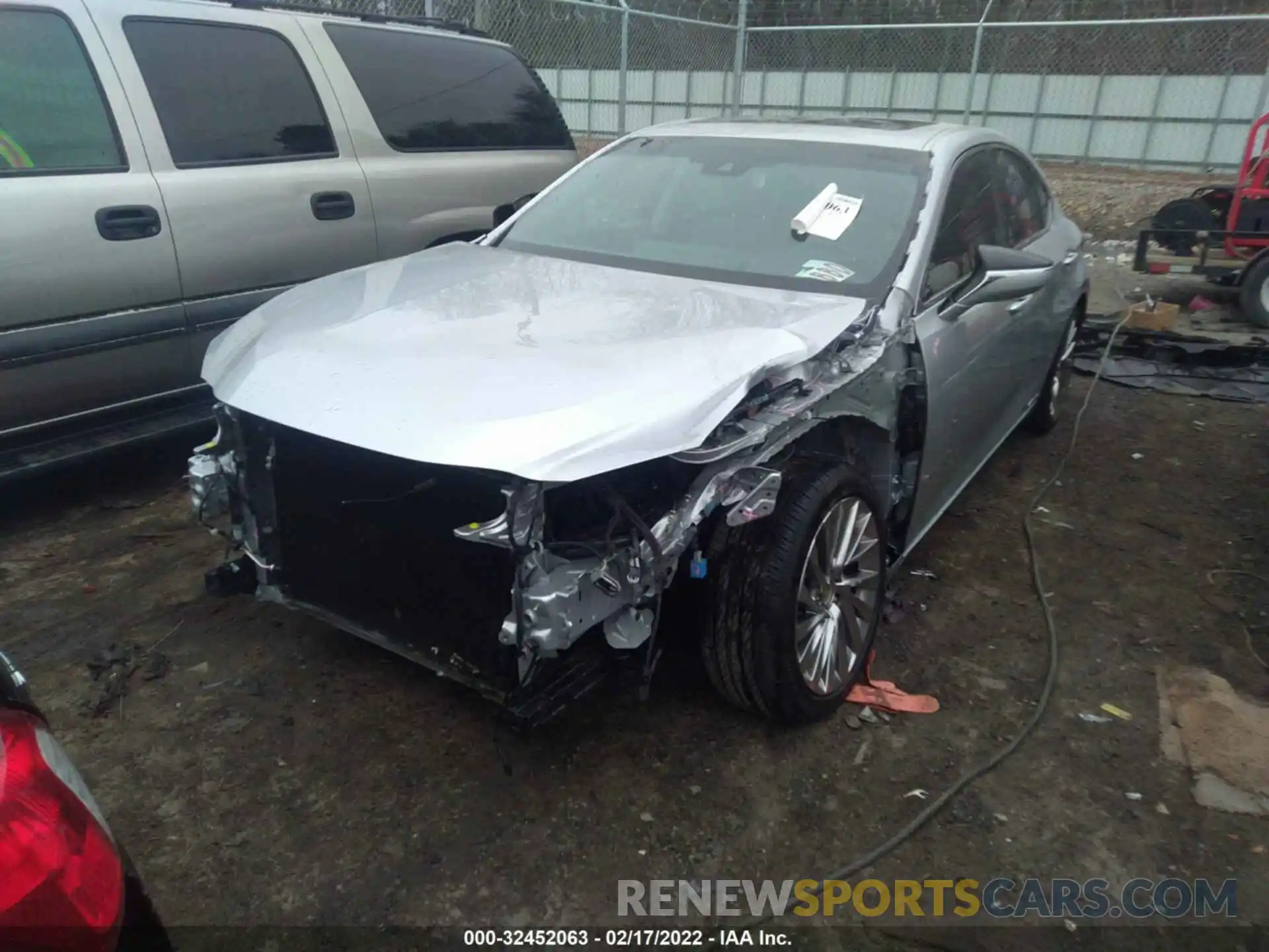 6 Photograph of a damaged car JTHB21B13K2044210 LEXUS ES 2019