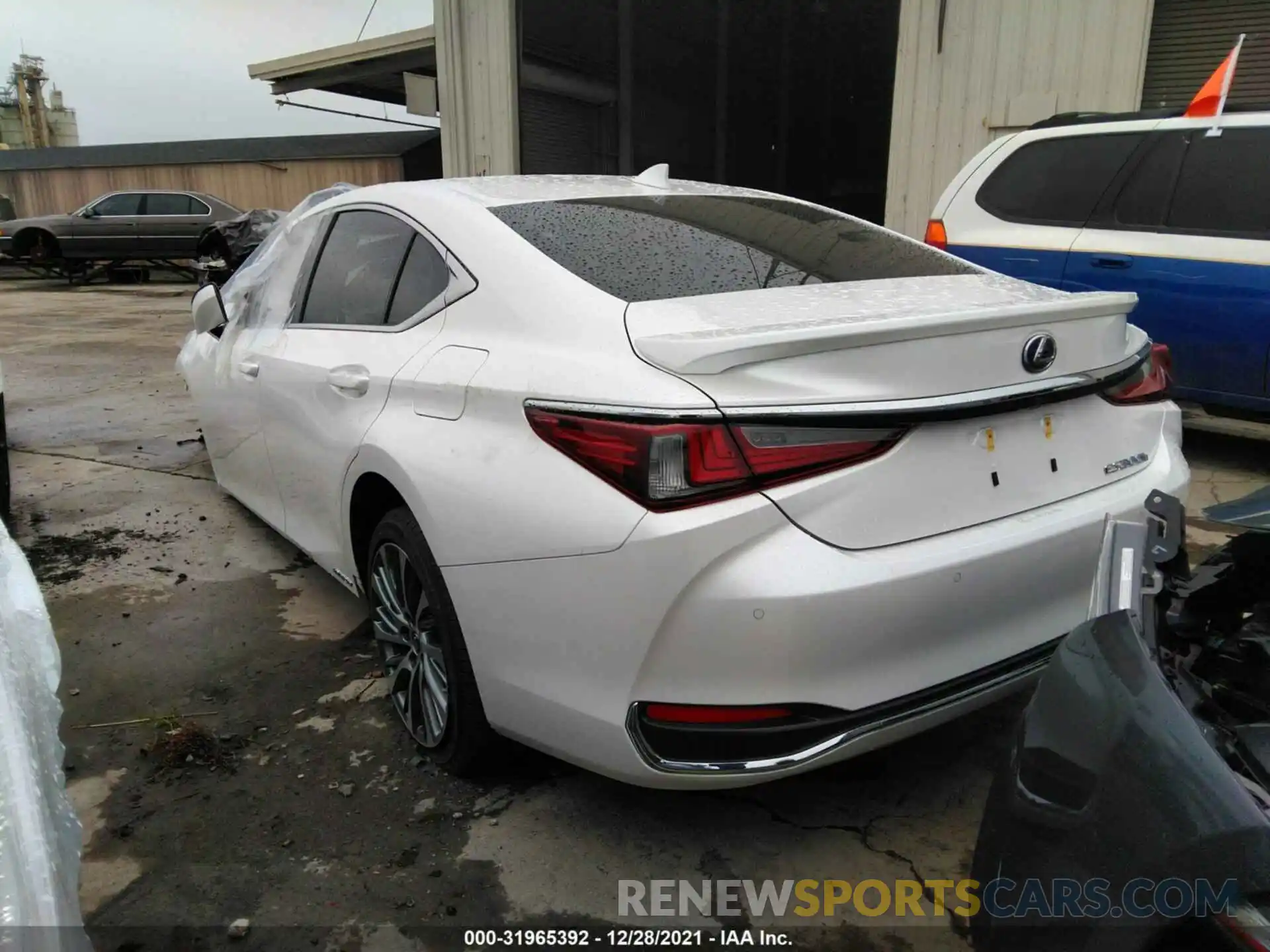 3 Photograph of a damaged car JTHB21B14K2038691 LEXUS ES 2019