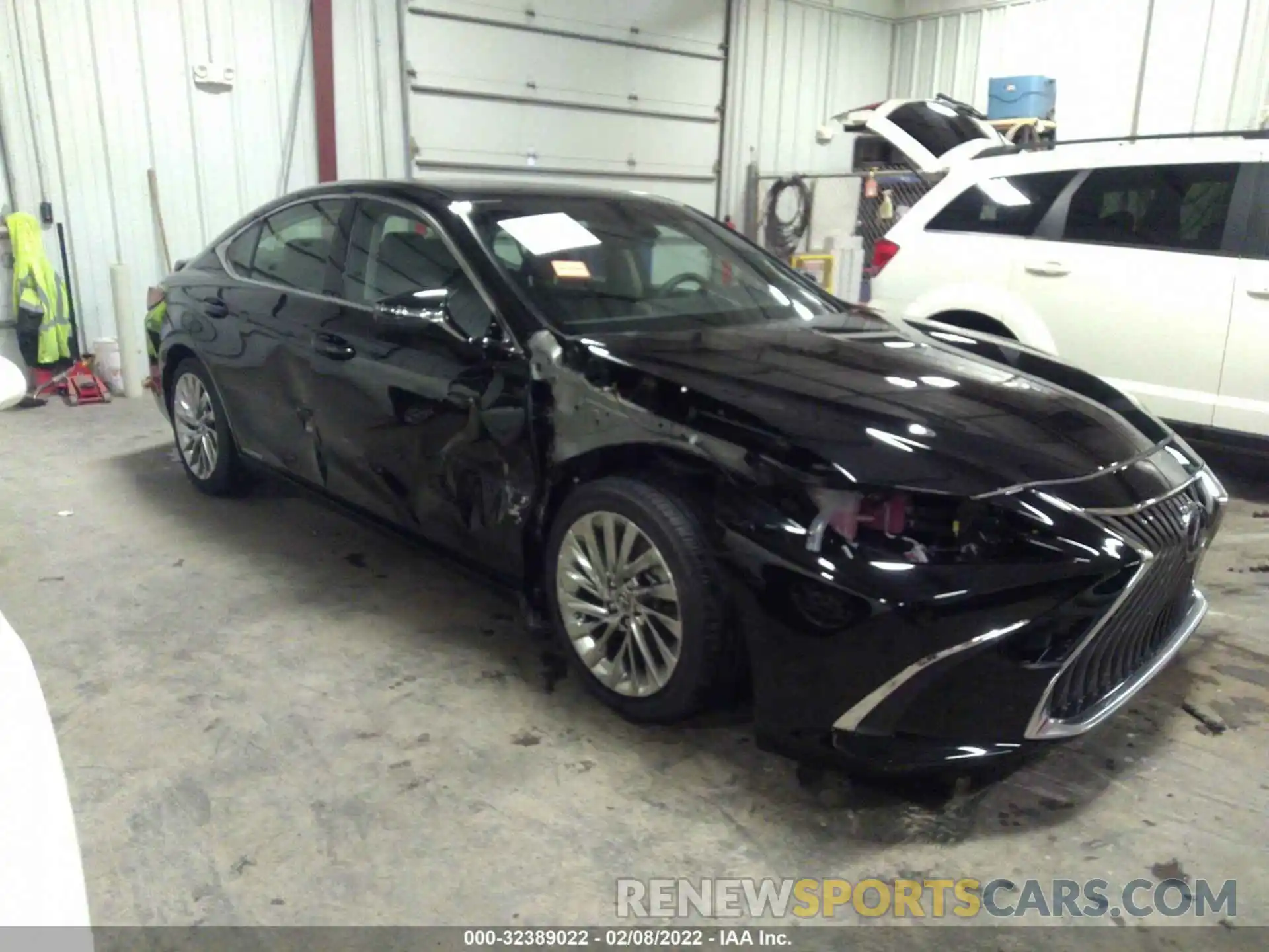 1 Photograph of a damaged car JTHB21B14K2040411 LEXUS ES 2019