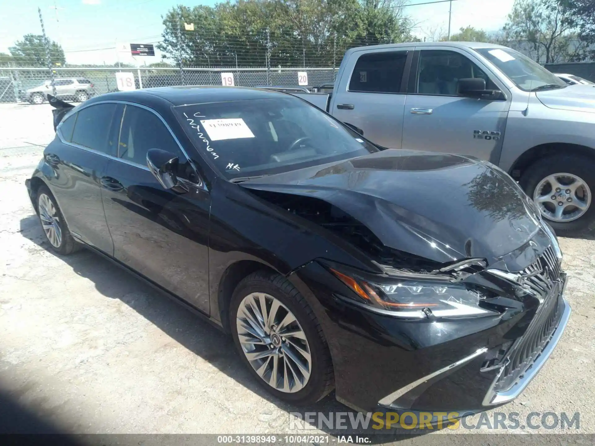 1 Photograph of a damaged car JTHB21B18K2006990 LEXUS ES 2019