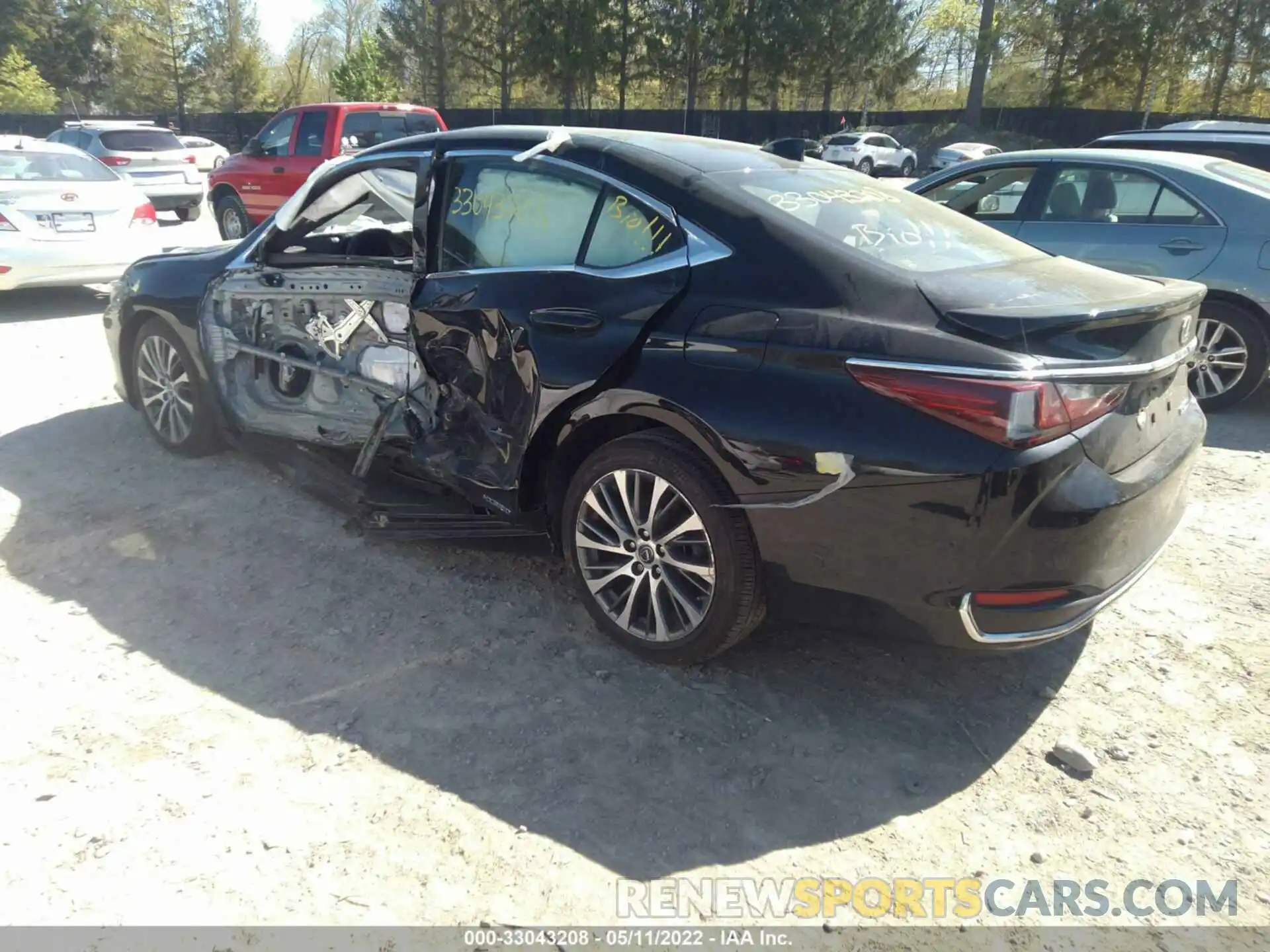 3 Photograph of a damaged car JTHB21B18K2027953 LEXUS ES 2019