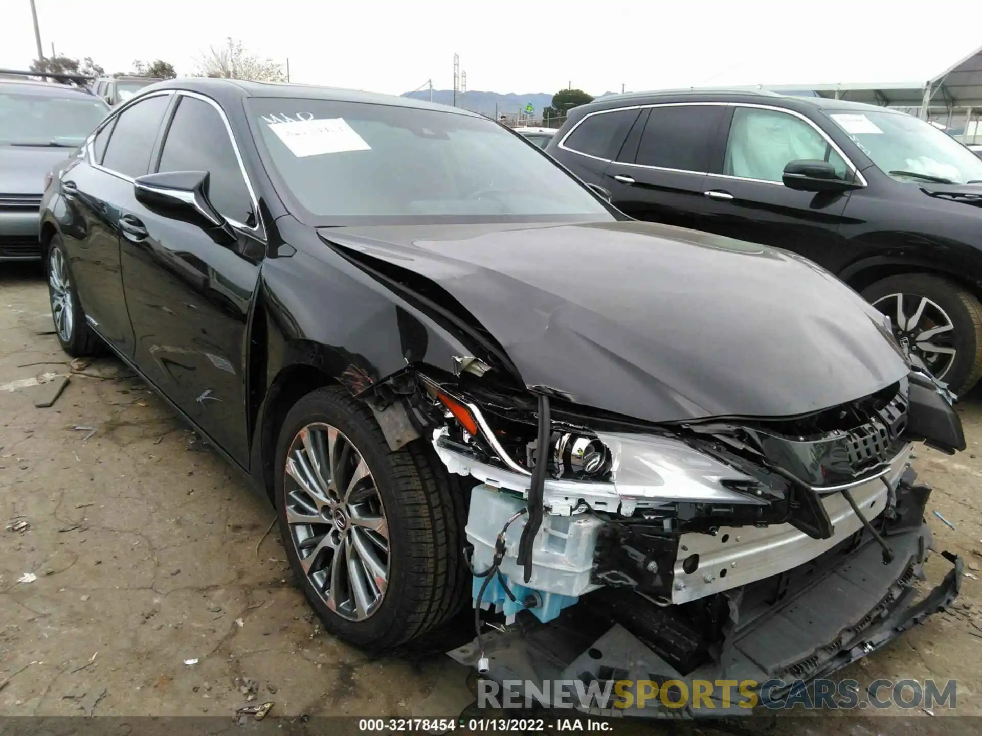 1 Photograph of a damaged car JTHB21B18K2035146 LEXUS ES 2019