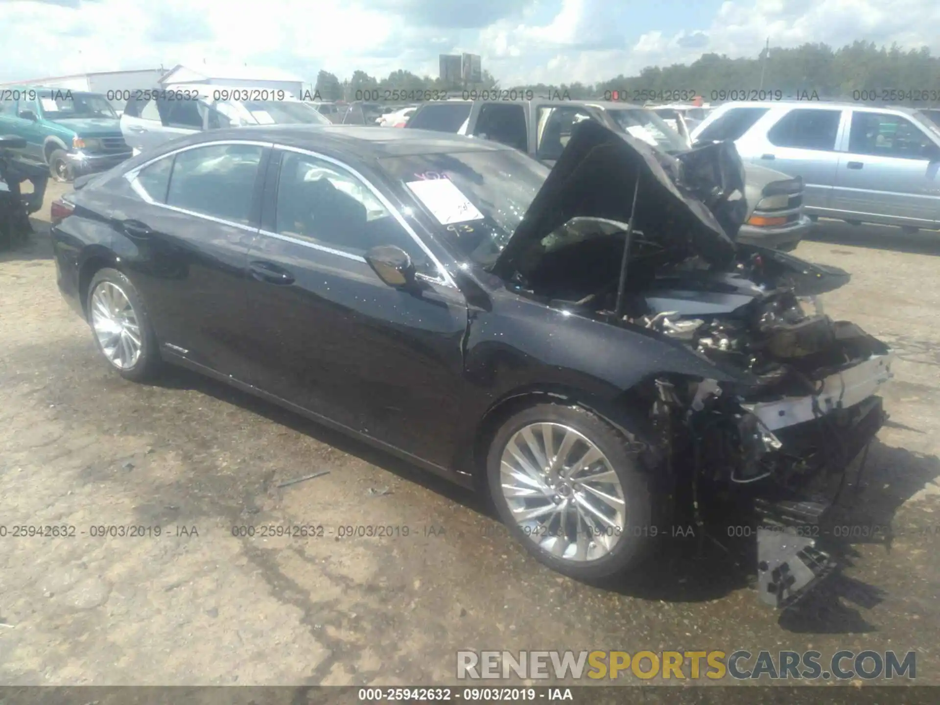 1 Photograph of a damaged car JTHB21B19K2019960 LEXUS ES 2019