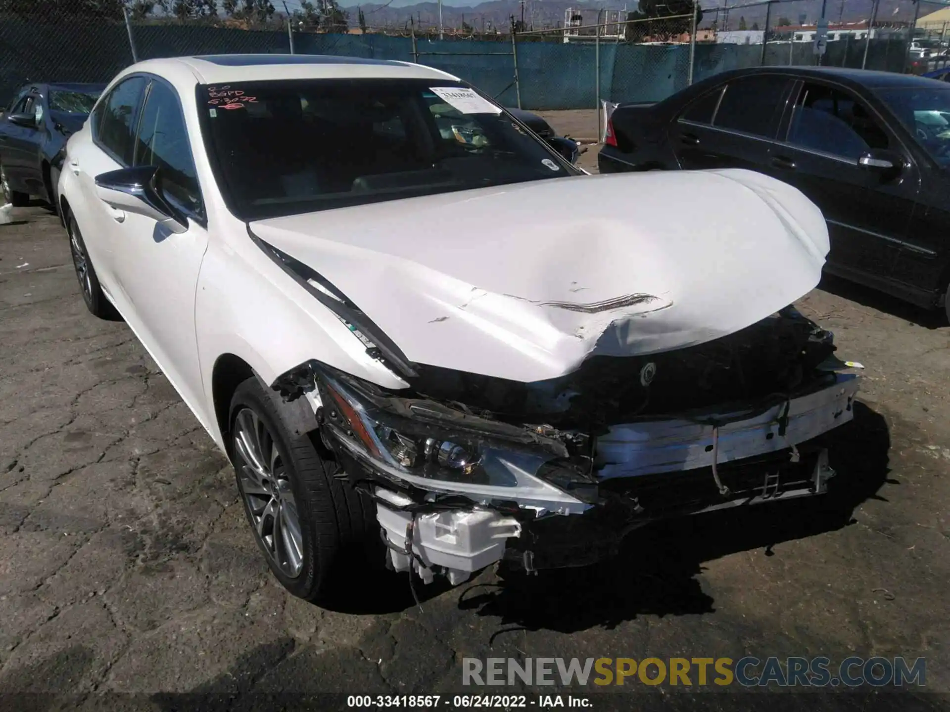 1 Photograph of a damaged car JTHB21B1XK2029770 LEXUS ES 2019