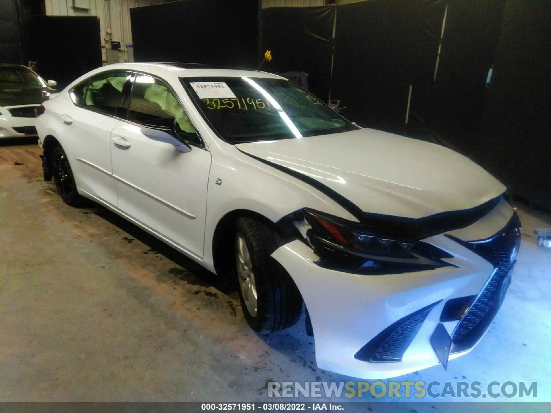 1 Photograph of a damaged car JTHBZ1B12K2002946 LEXUS ES 2019