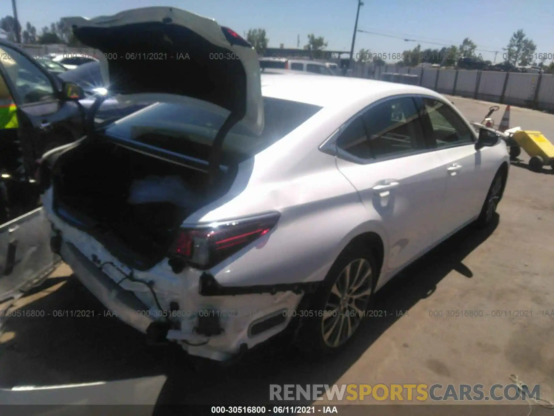 4 Photograph of a damaged car JTHBZ1B12K2004275 LEXUS ES 2019