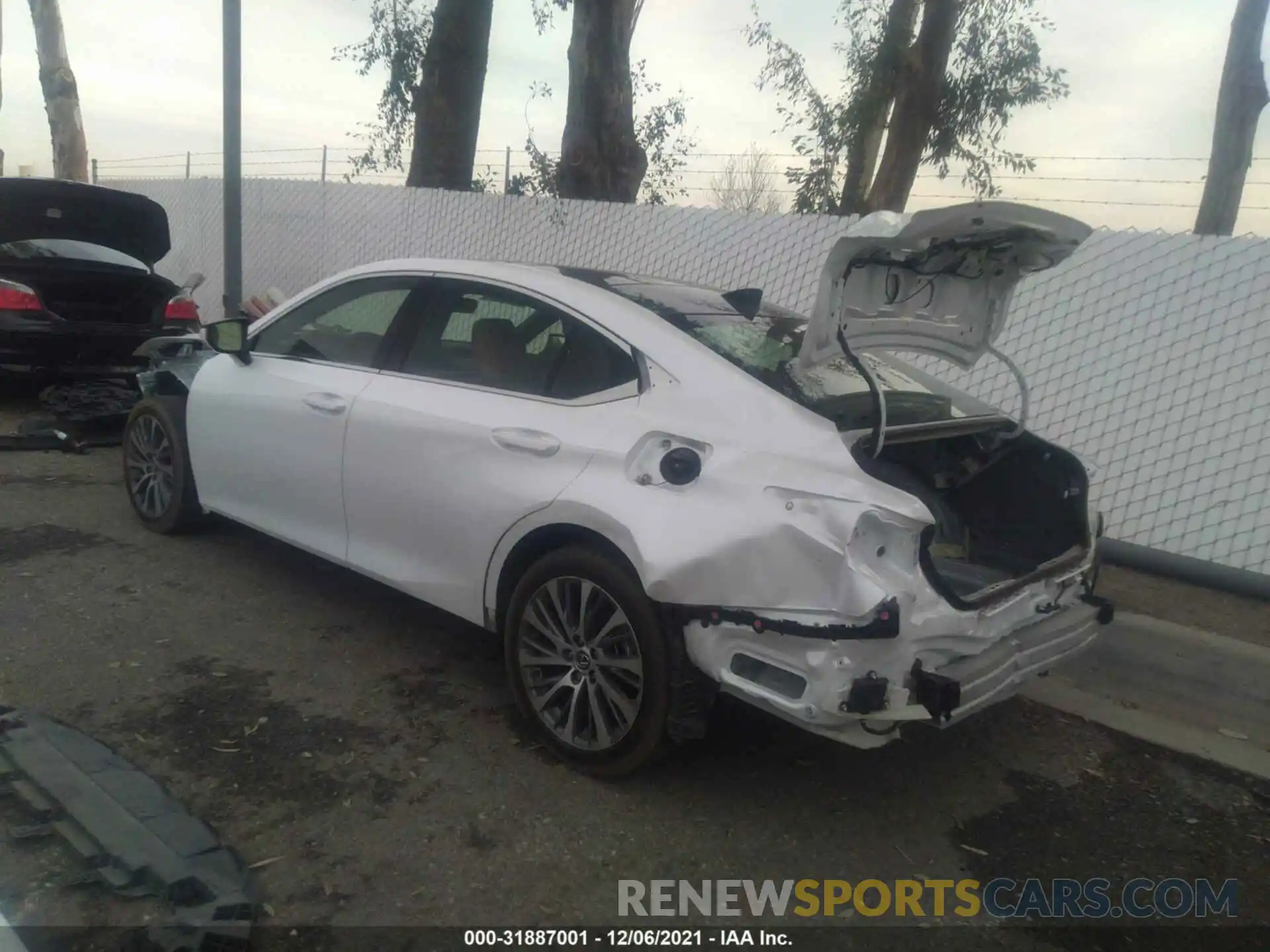 3 Photograph of a damaged car JTHBZ1B1XK2003620 LEXUS ES 2019