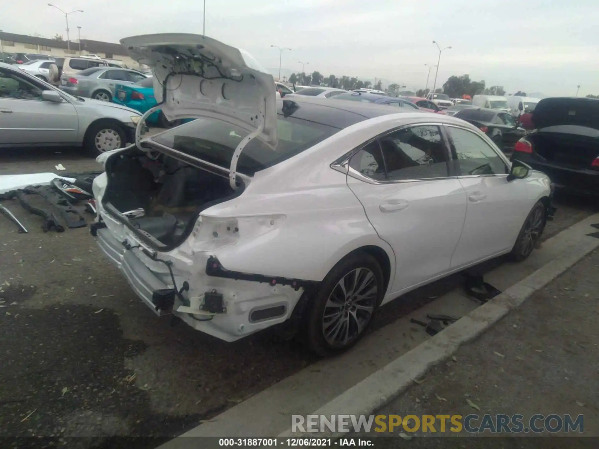 4 Photograph of a damaged car JTHBZ1B1XK2003620 LEXUS ES 2019