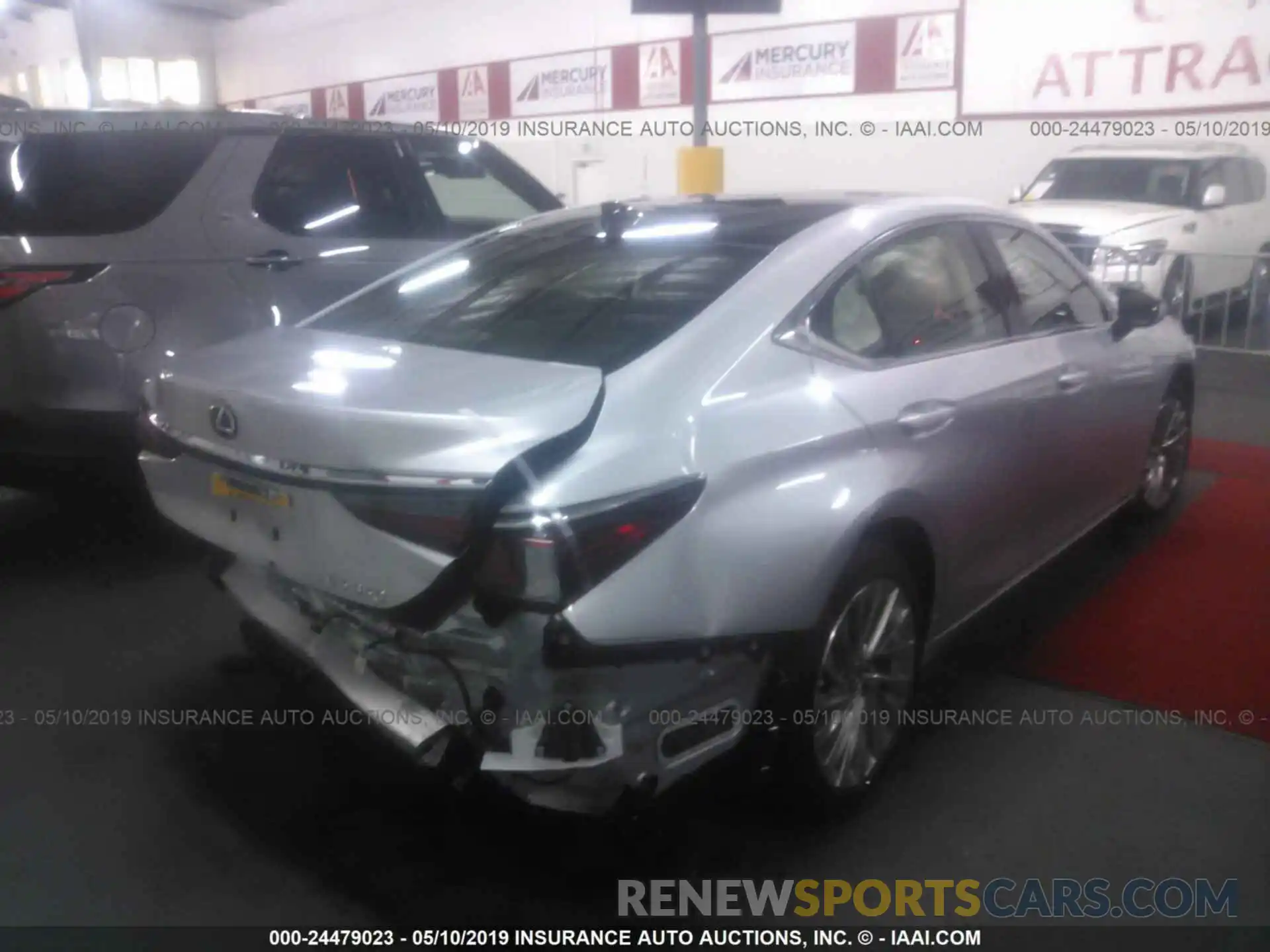 4 Photograph of a damaged car JTHBZ1B1XK2004413 LEXUS ES 2019