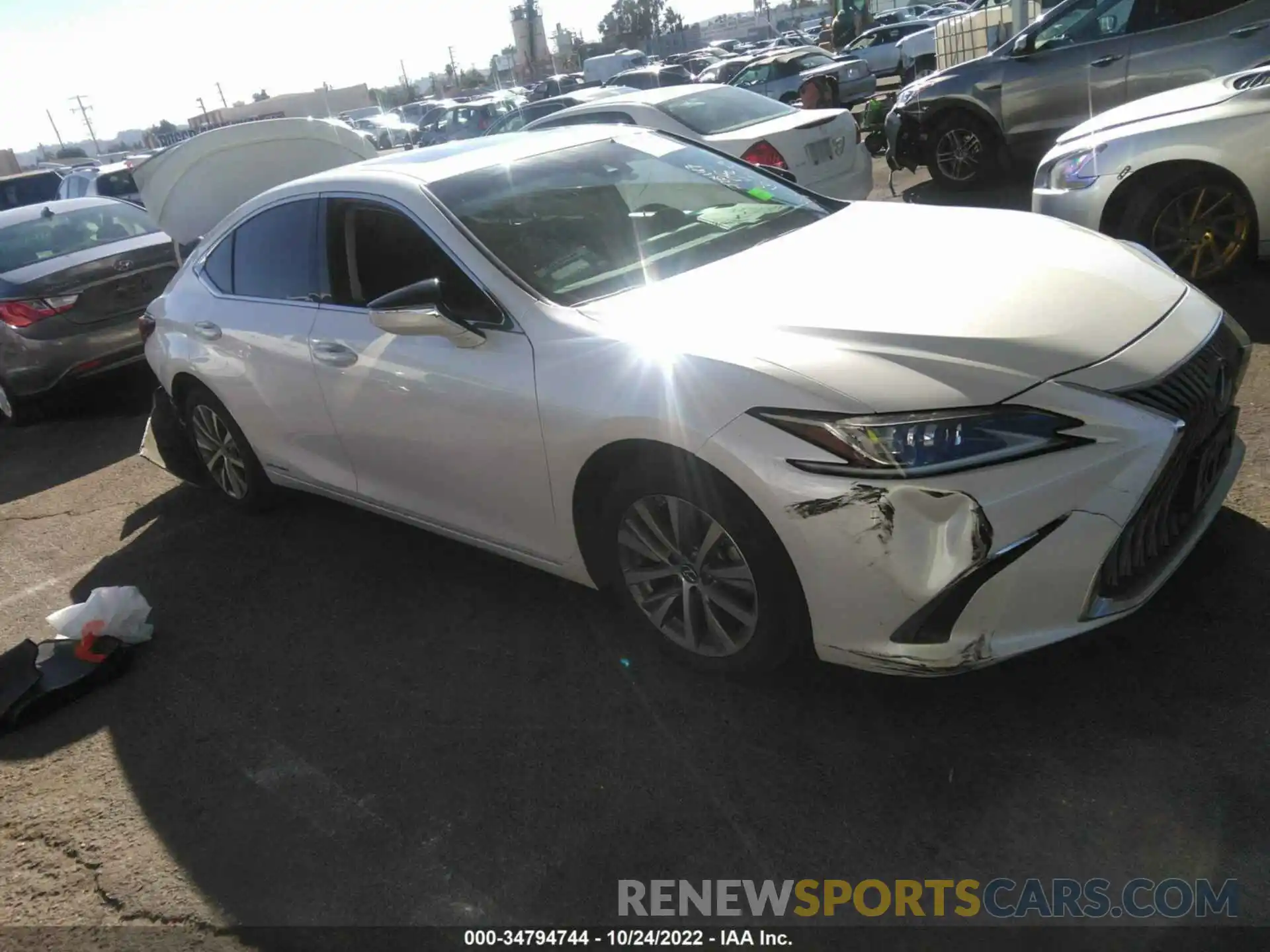 1 Photograph of a damaged car 58AC21B12LU010212 LEXUS ES 2020