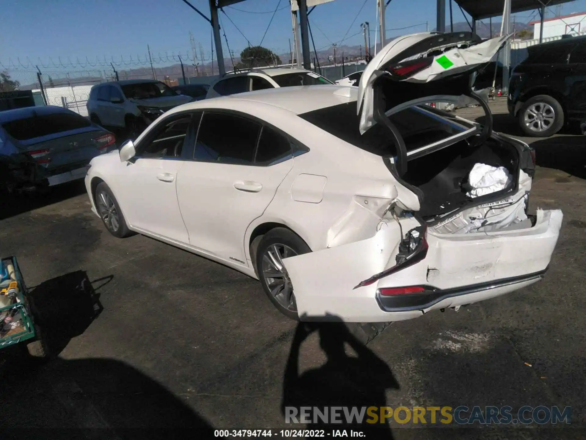 3 Photograph of a damaged car 58AC21B12LU010212 LEXUS ES 2020