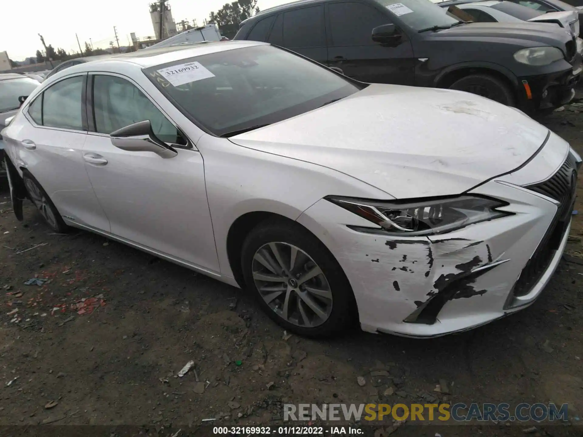 1 Photograph of a damaged car 58AC21B12LU010257 LEXUS ES 2020