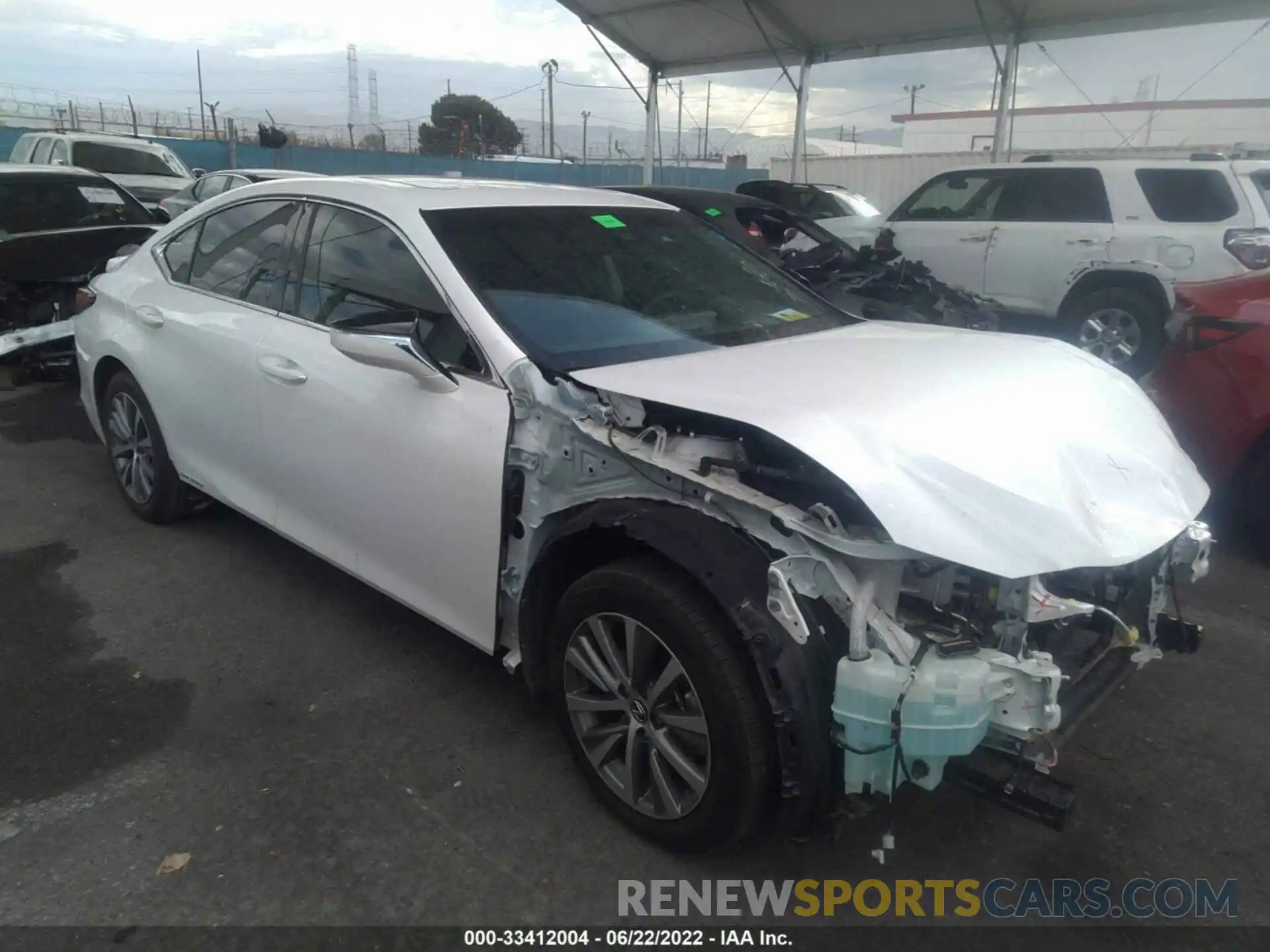 1 Photograph of a damaged car 58AC21B19LU005928 LEXUS ES 2020