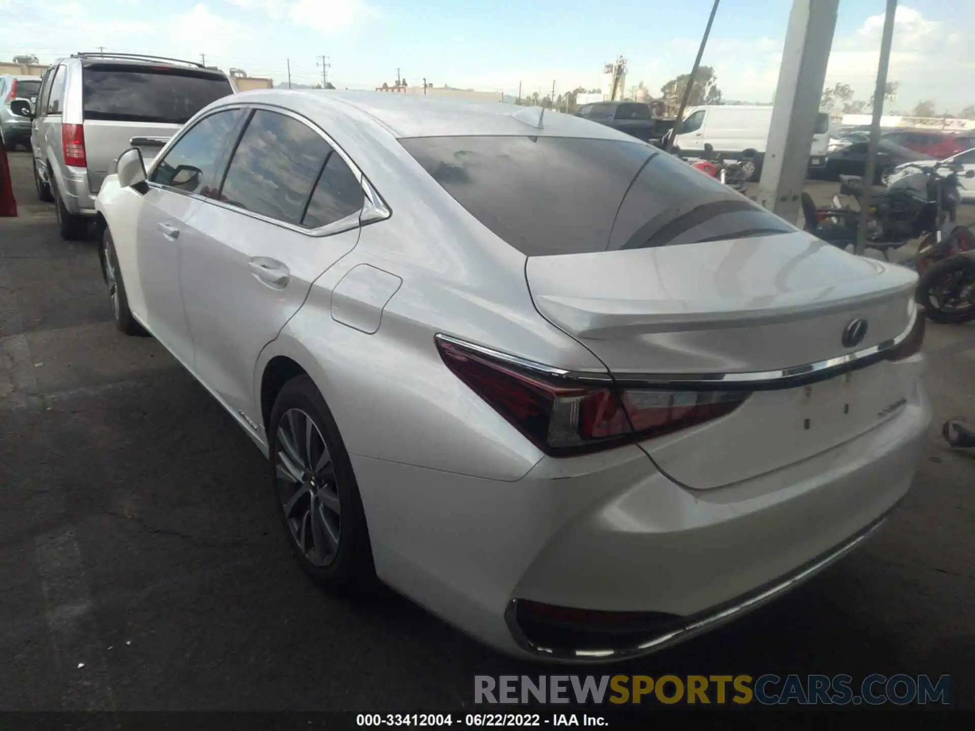 3 Photograph of a damaged car 58AC21B19LU005928 LEXUS ES 2020