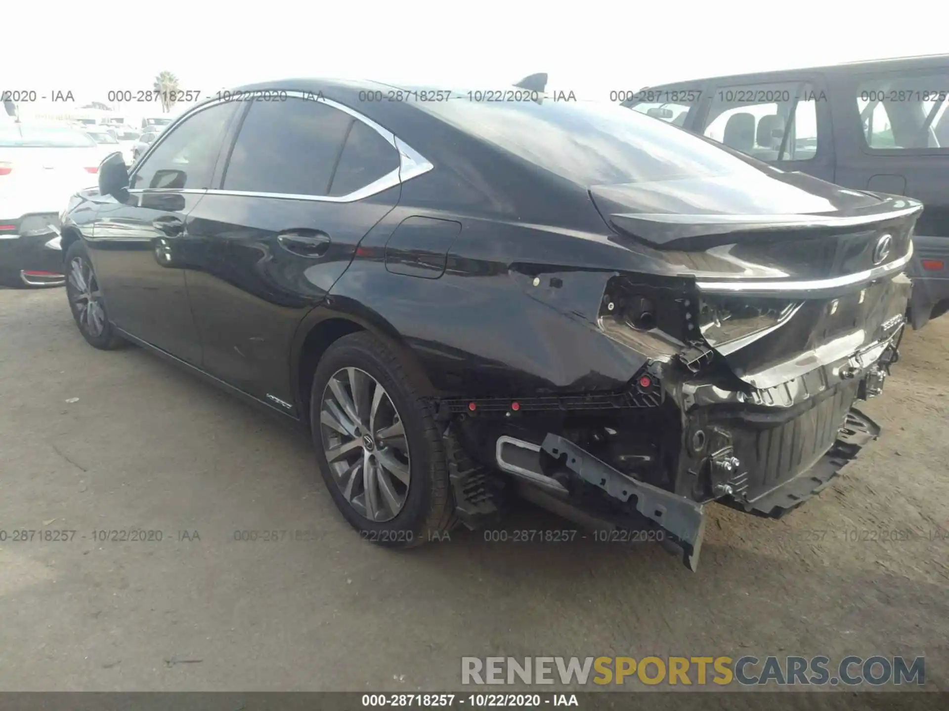 3 Photograph of a damaged car 58AC21B19LU008652 LEXUS ES 2020