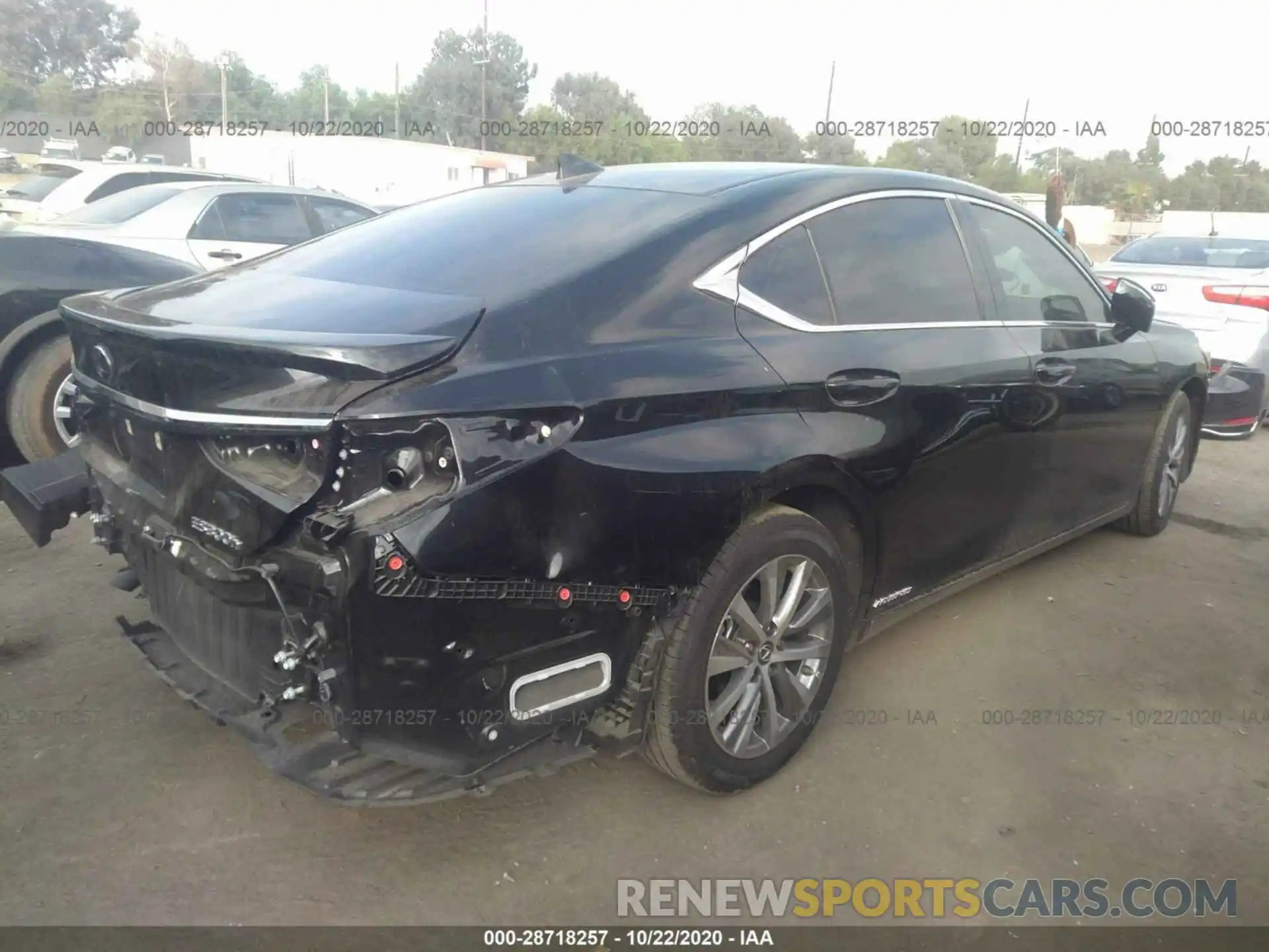 4 Photograph of a damaged car 58AC21B19LU008652 LEXUS ES 2020