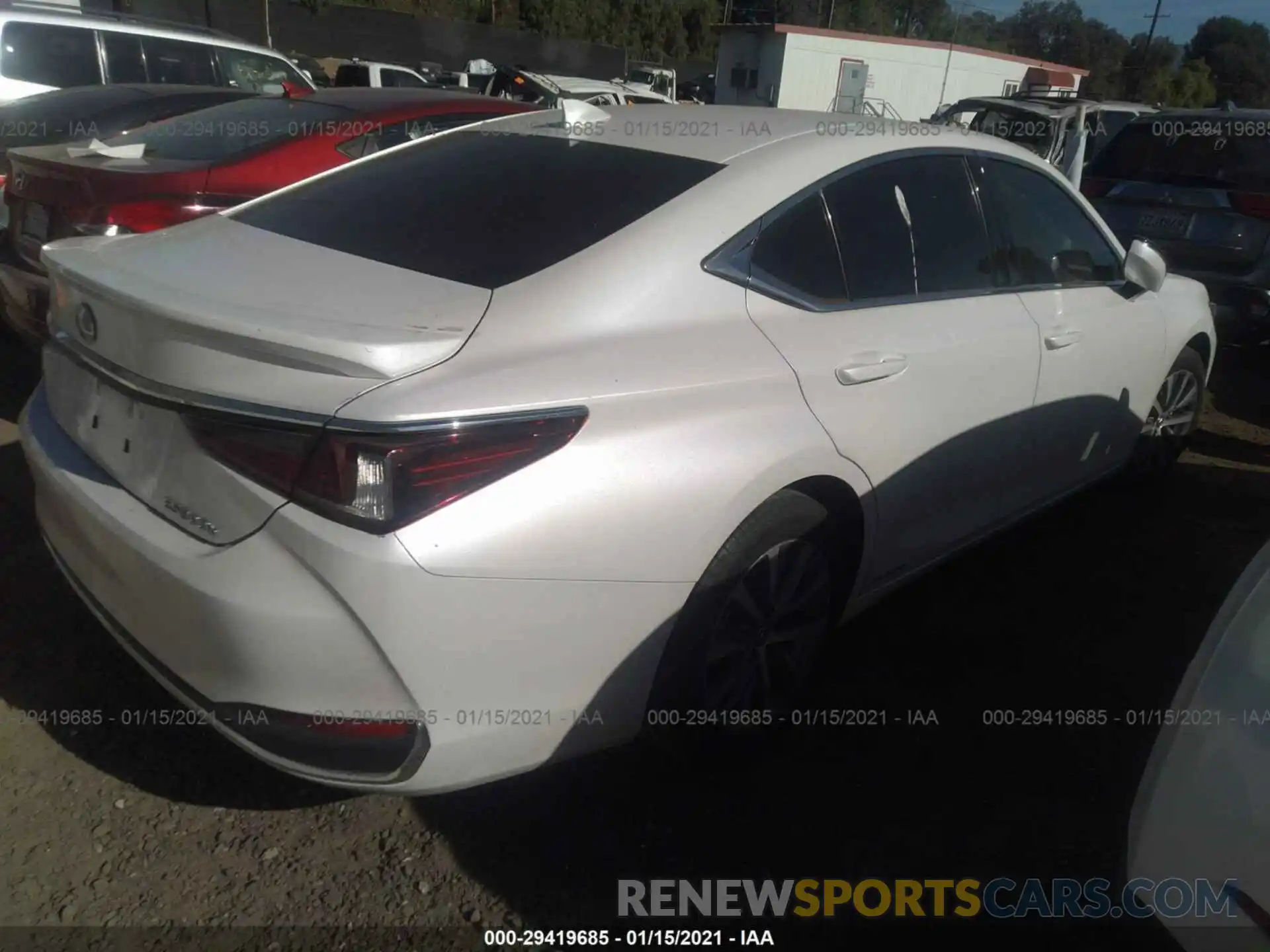 4 Фотография поврежденного автомобиля 58AC21B1XLU008577 LEXUS ES 2020