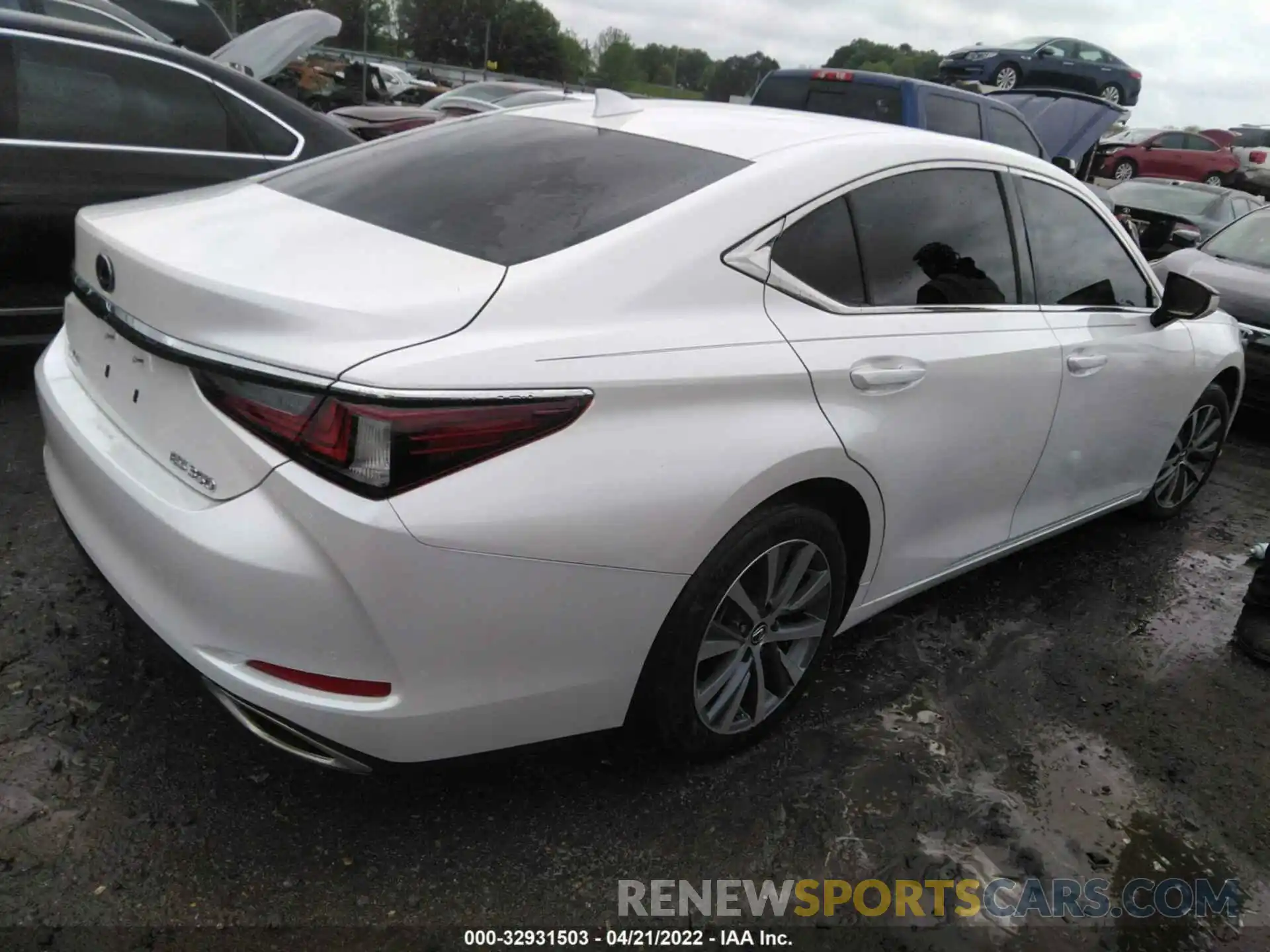 4 Photograph of a damaged car 58ACZ1B11LU059171 LEXUS ES 2020