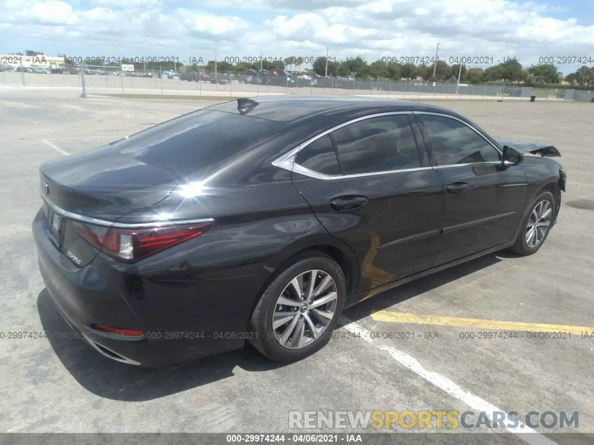 4 Photograph of a damaged car 58ACZ1B11LU074673 LEXUS ES 2020