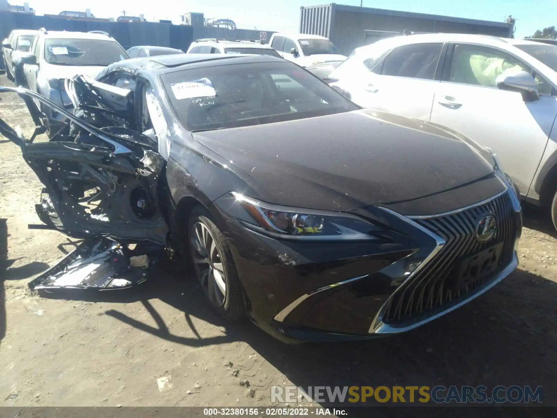 1 Photograph of a damaged car 58ACZ1B16LU061854 LEXUS ES 2020