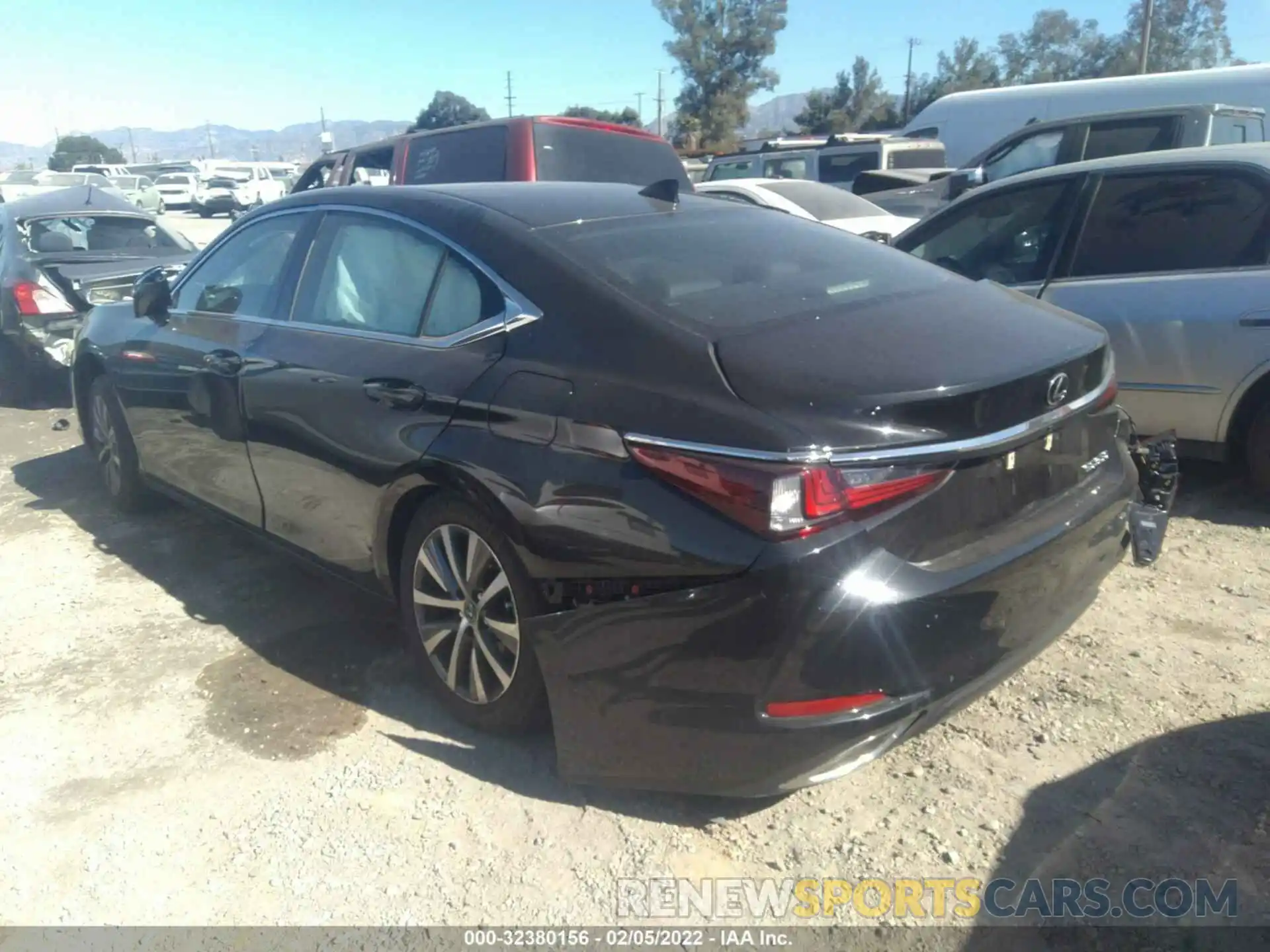 3 Photograph of a damaged car 58ACZ1B16LU061854 LEXUS ES 2020