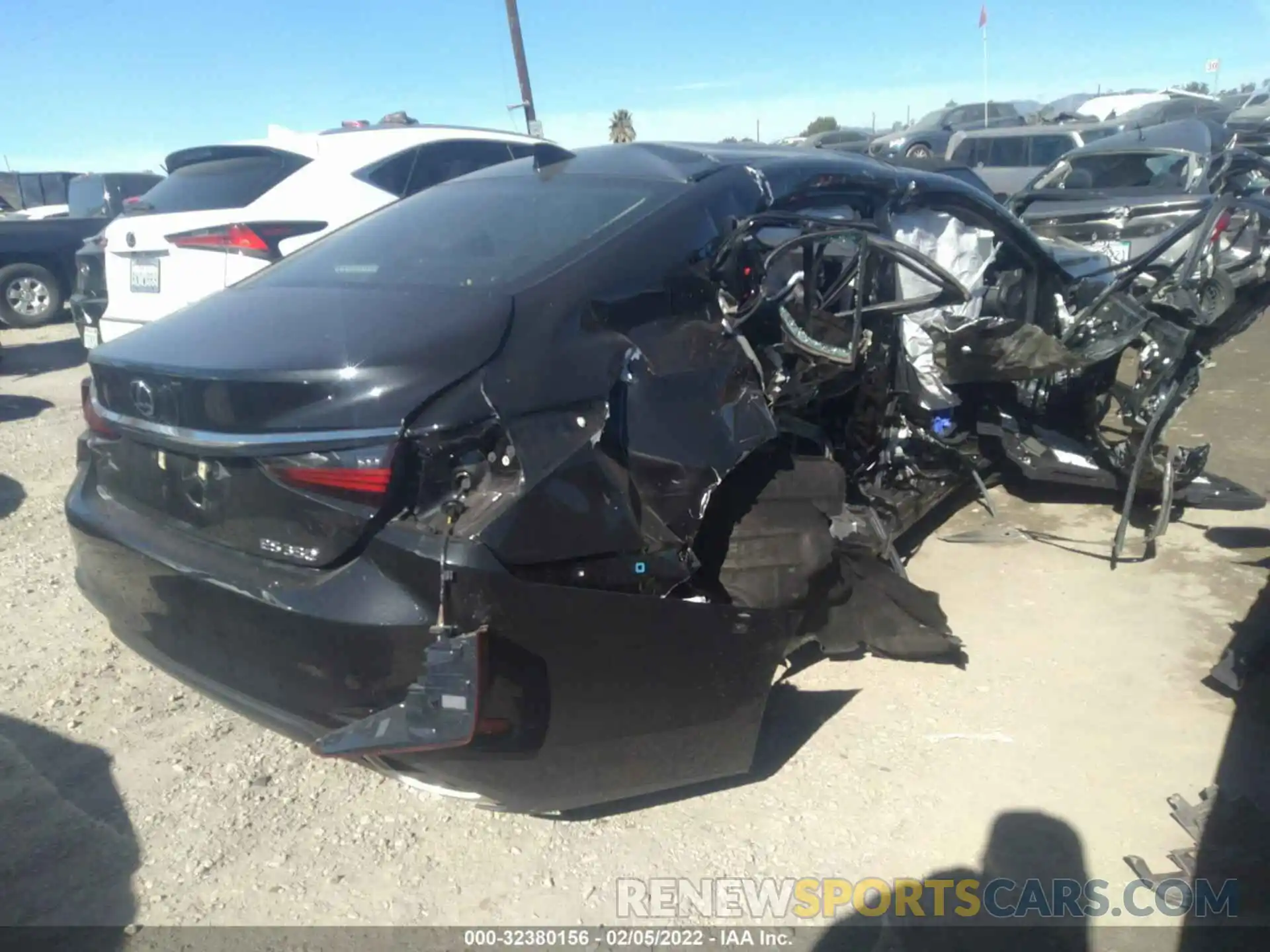 4 Photograph of a damaged car 58ACZ1B16LU061854 LEXUS ES 2020